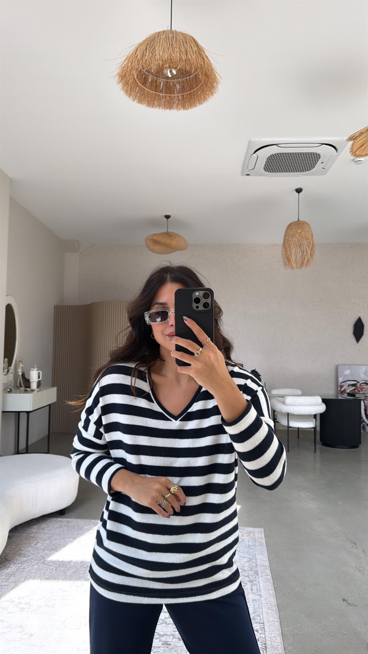 Lacivert Çizgili V Yaka Yumoş Basic