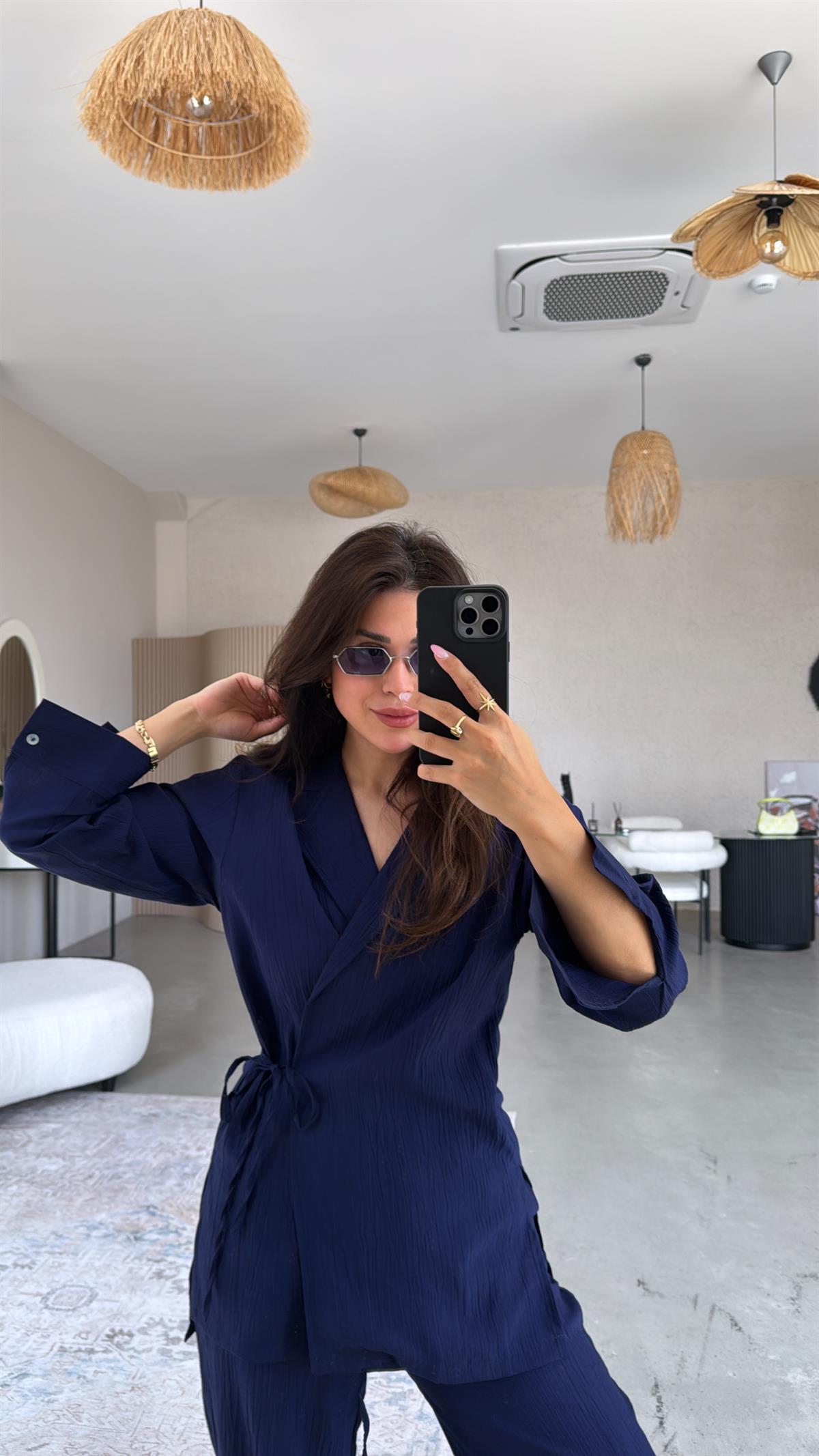 Lacivert Dokuma Kruvaze Yaka Gömlek Takım