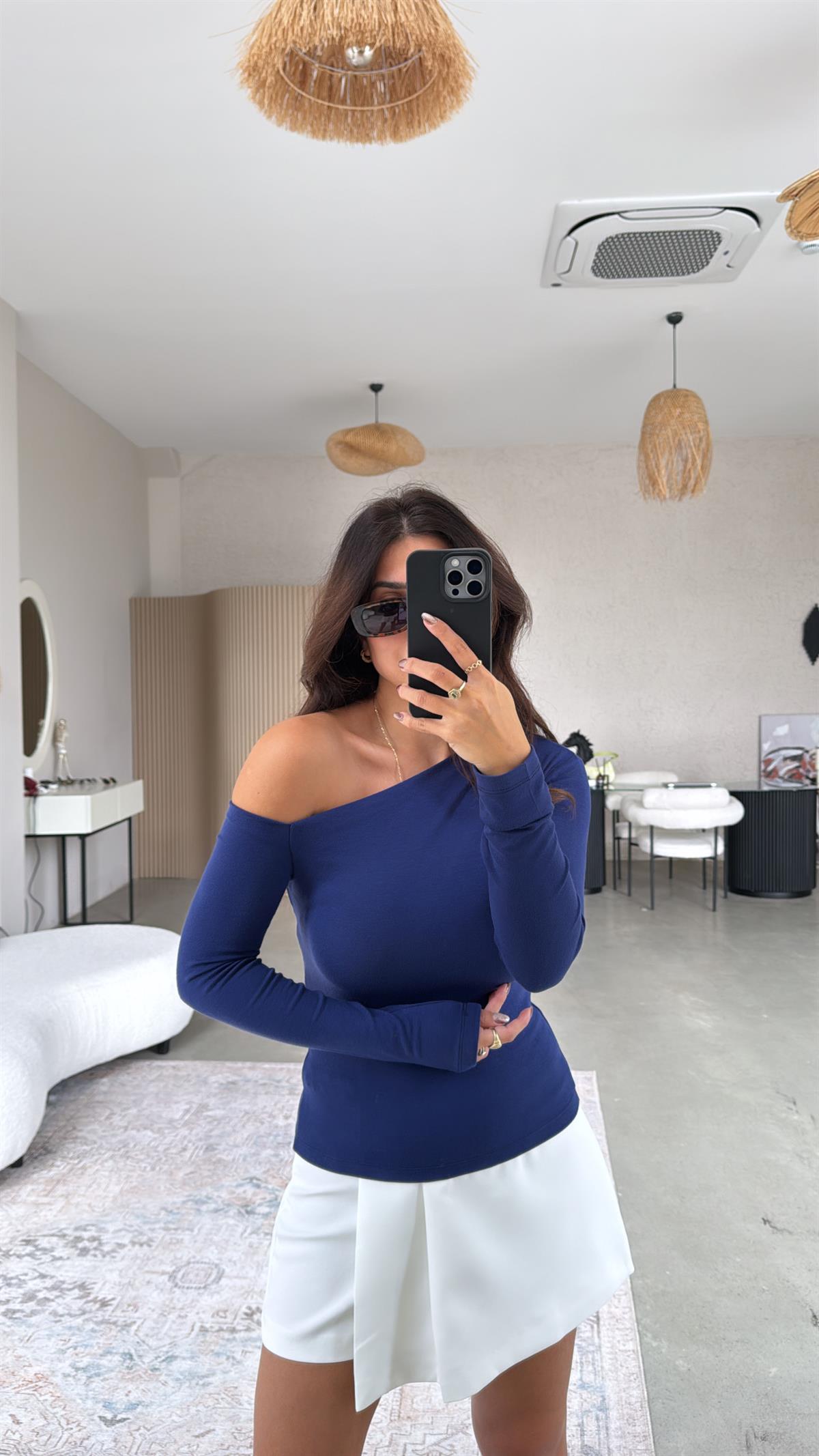 Lacivert İthal Modal Kumaş Omzu Açık Bluz