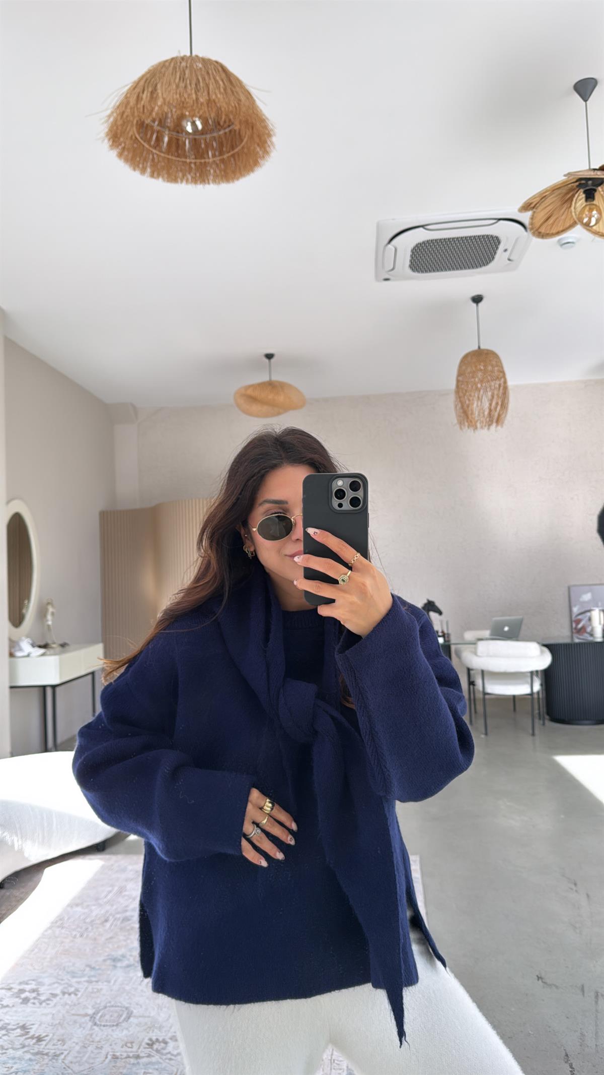 Lacivert Şal Detaylı Yumuşak Kazak