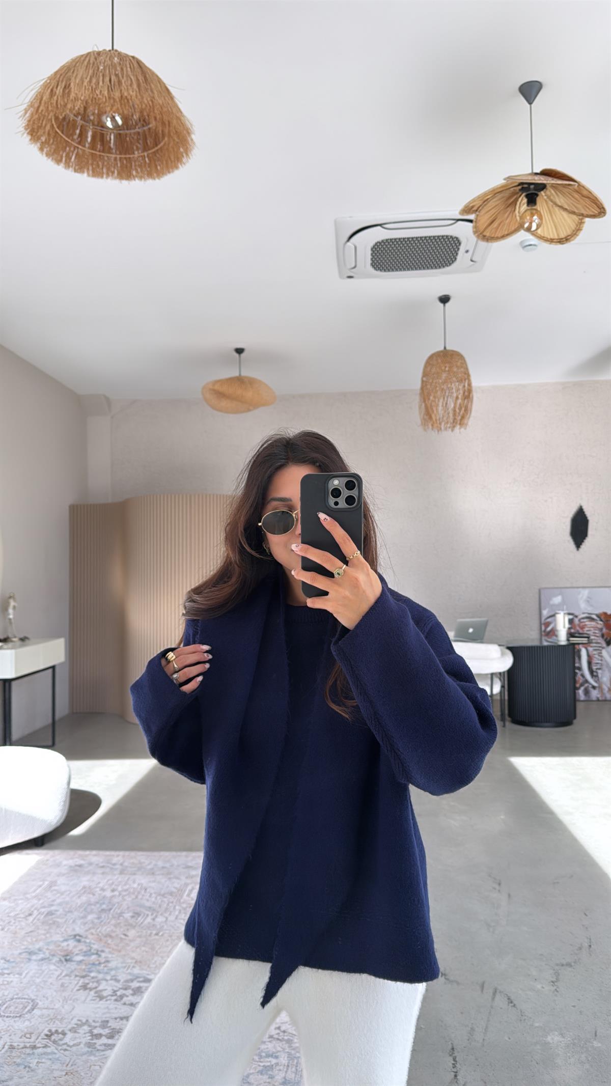 Lacivert Şal Detaylı Yumuşak Kazak