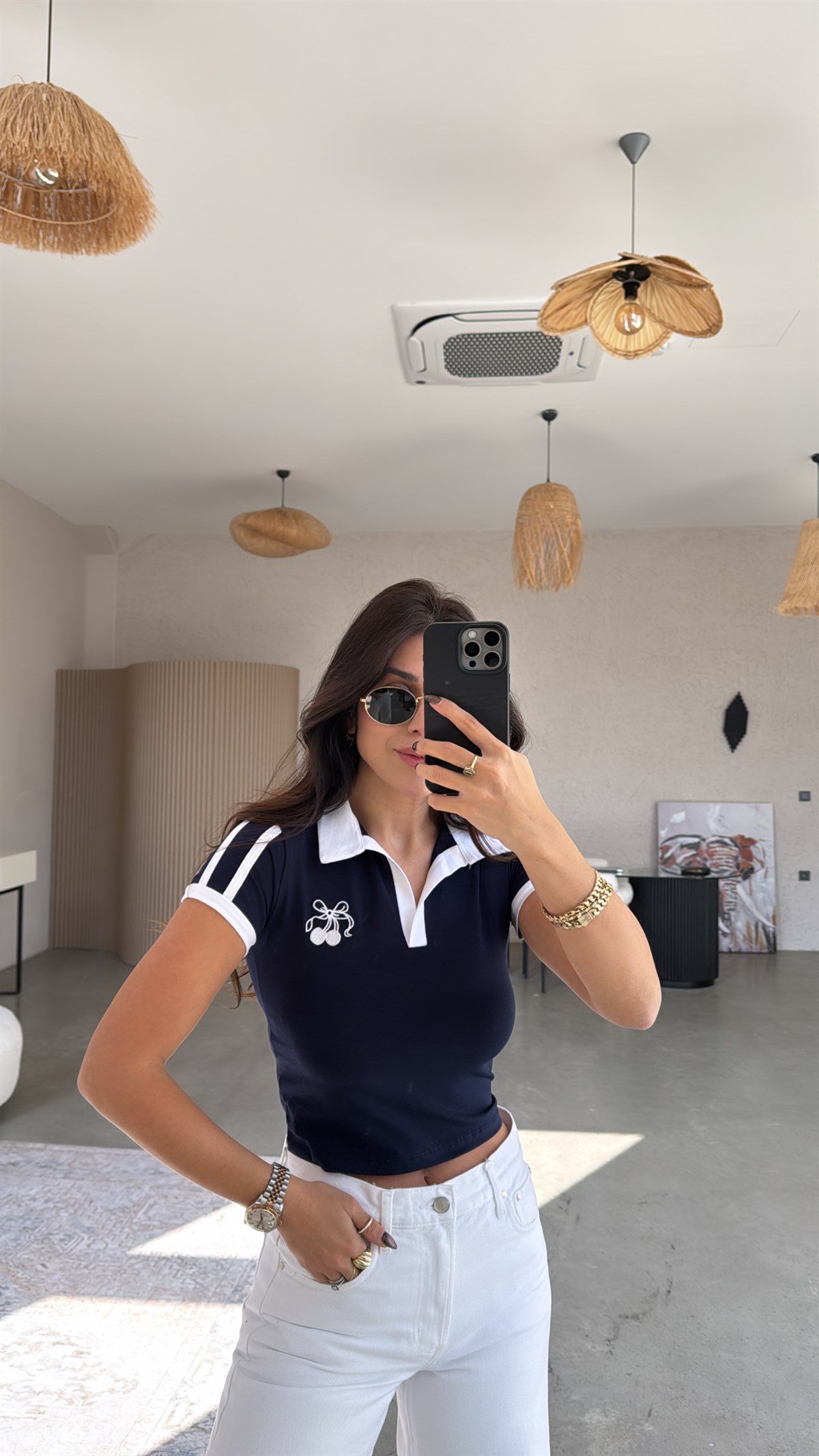 Lacivert Yakalı Kiraz Nakışlı Yüzde Yüz Pamuk Tshirt