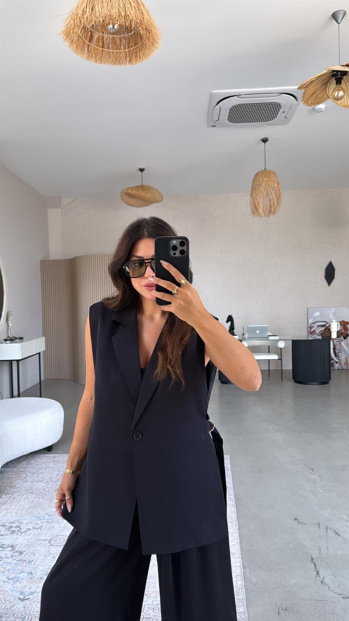 Lacivert Yanları Açık Kemerli Yelek