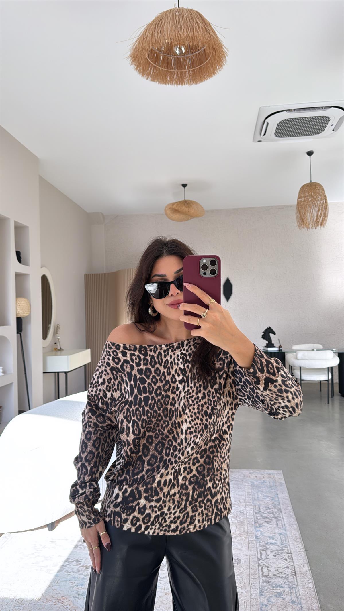 Leopar Omuz Dekolteli Bluz