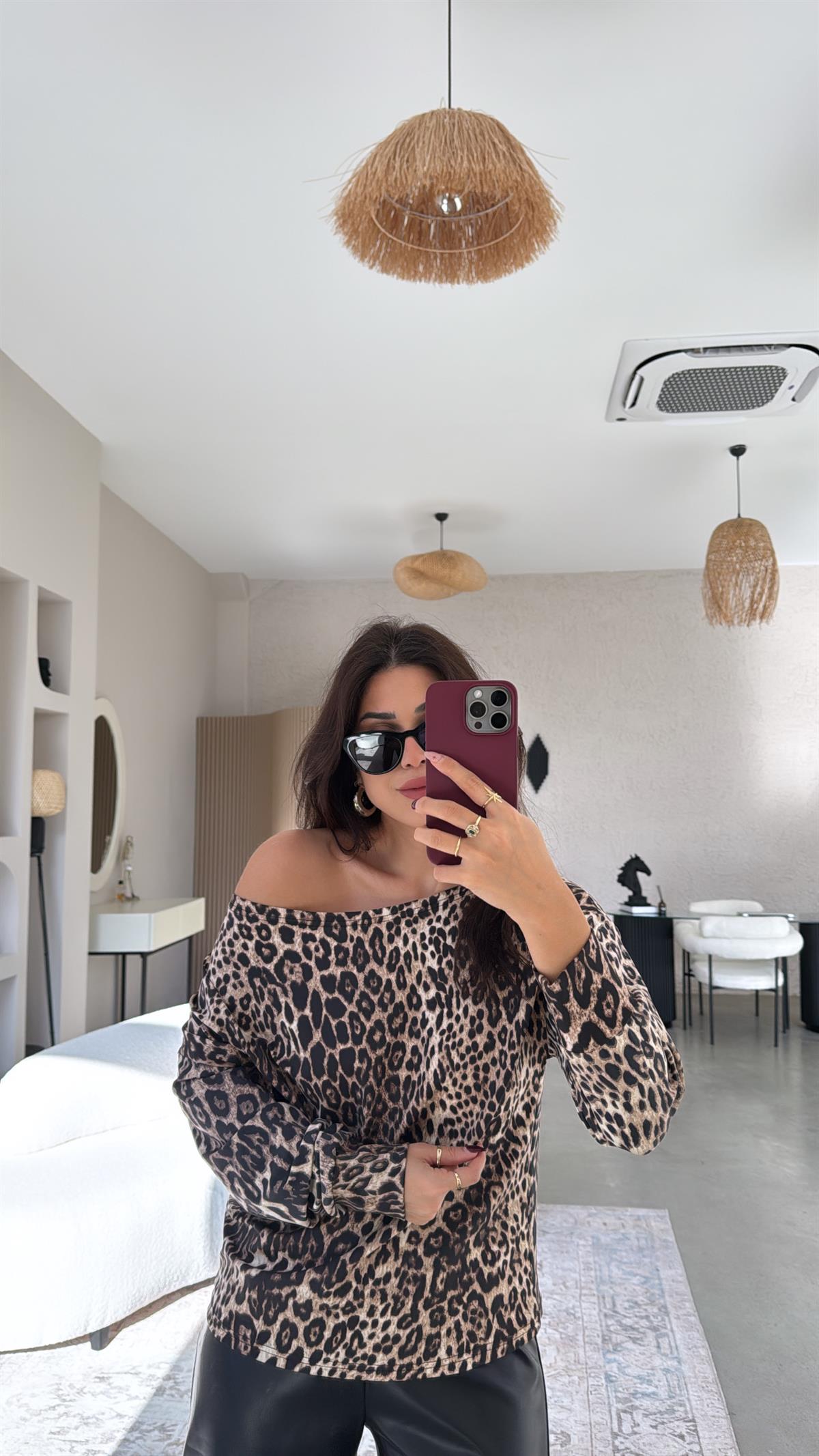 Leopar Omuz Dekolteli Bluz
