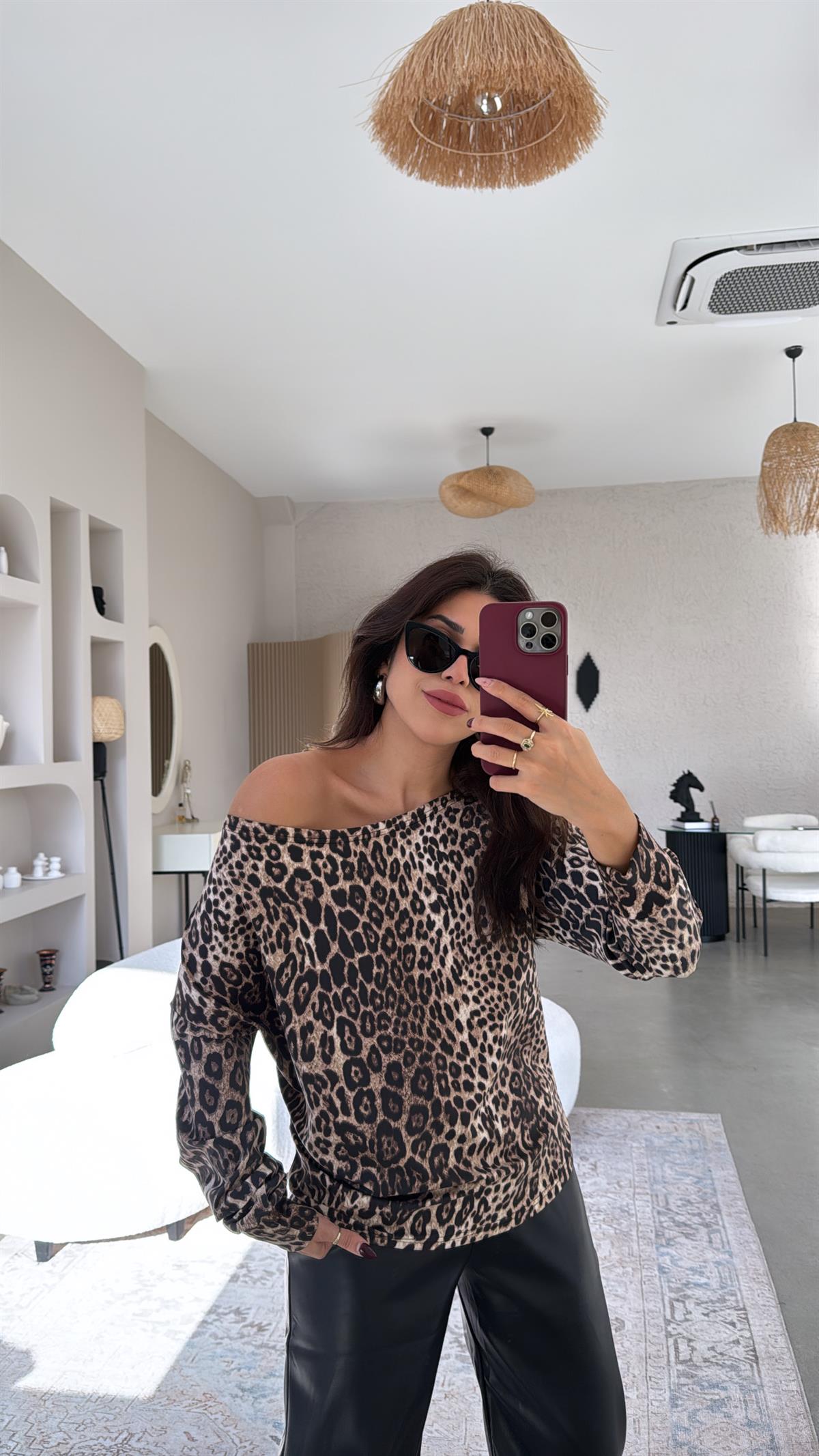 Leopar Omuz Dekolteli Bluz