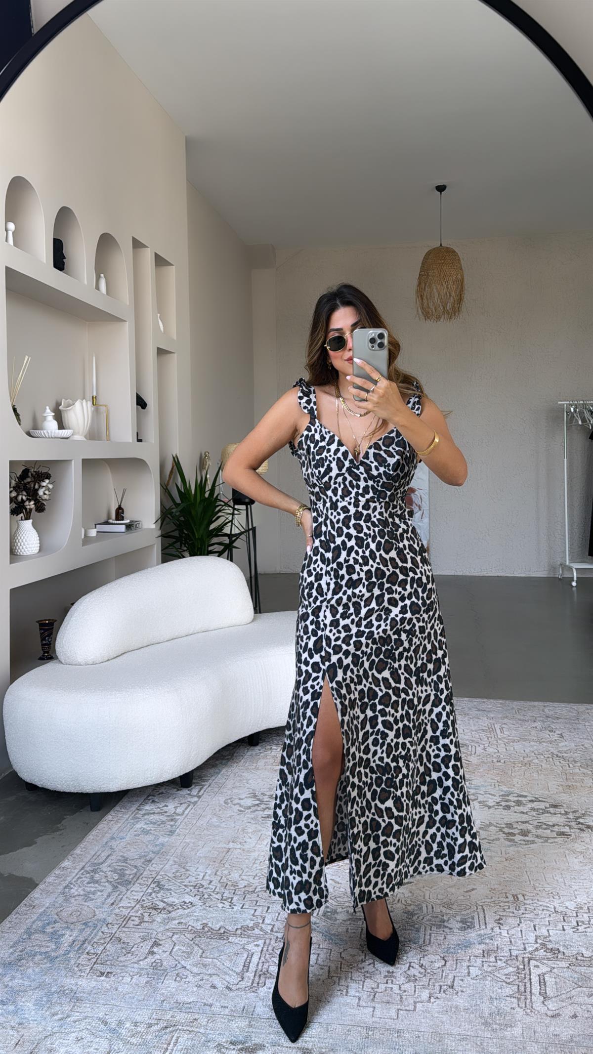 Leopar Yırtmaçlı Kolları Fırfırlı Elbise