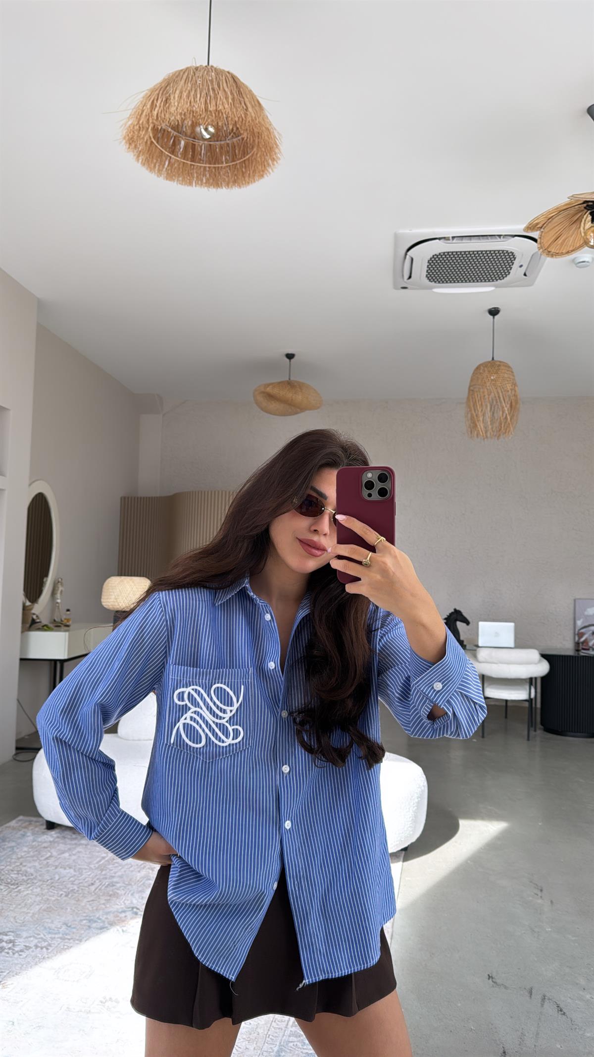 Mavi Çizgili Cebi Nakışlı Gömlek