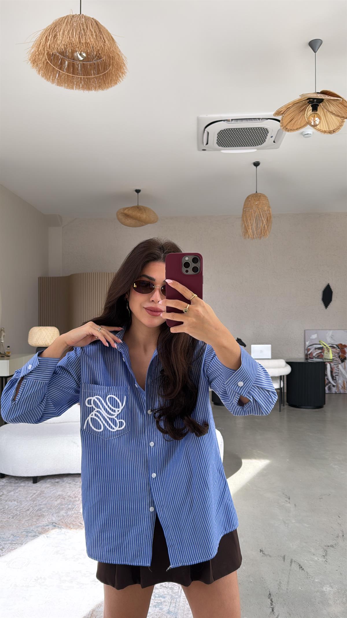 Mavi Çizgili Cebi Nakışlı Gömlek