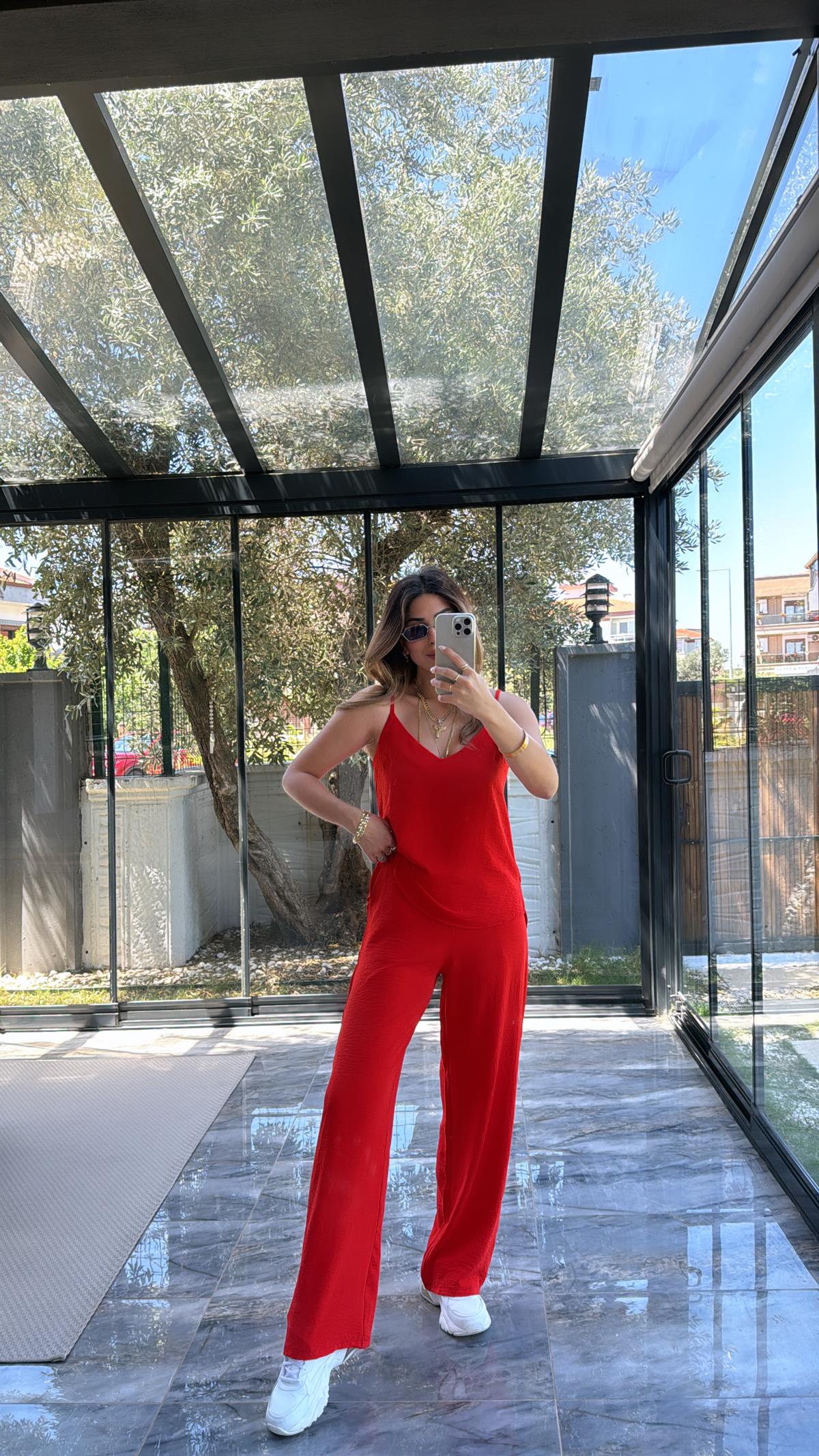 Kırmızı Askılı Tiril Takım