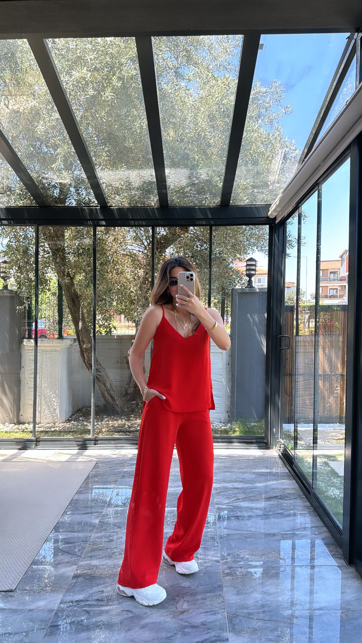 Kırmızı Askılı Tiril Takım