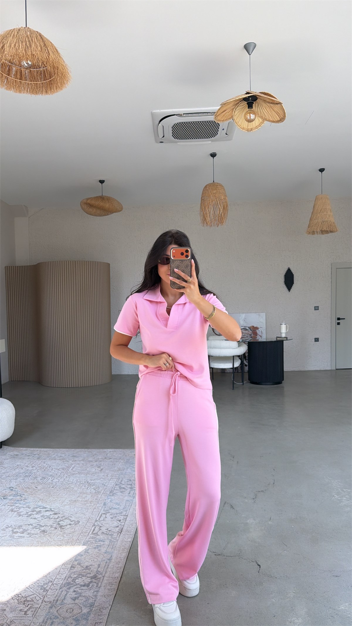 Pembe Biyeli Yakalı Takım