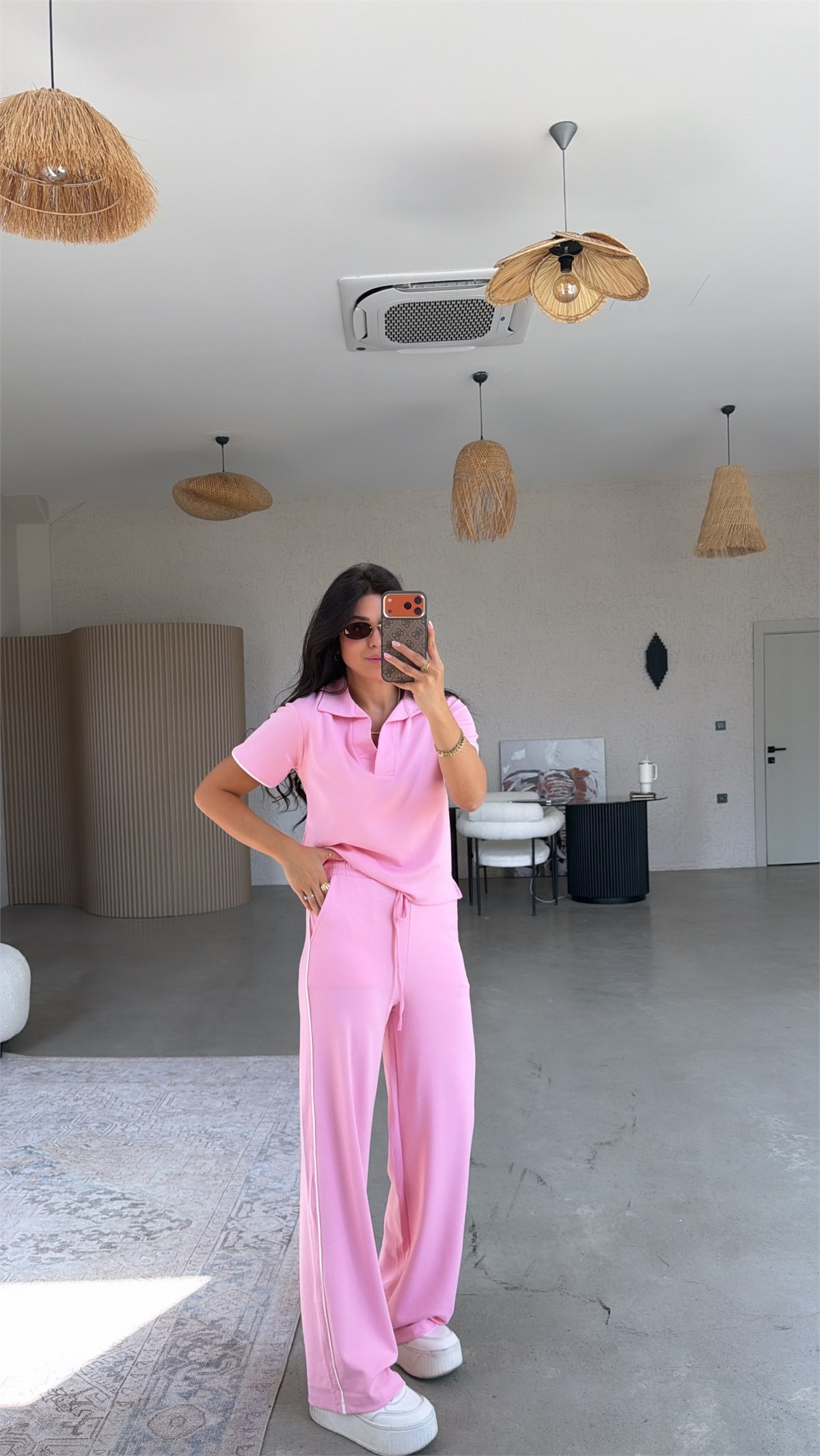 Pembe Biyeli Yakalı Takım