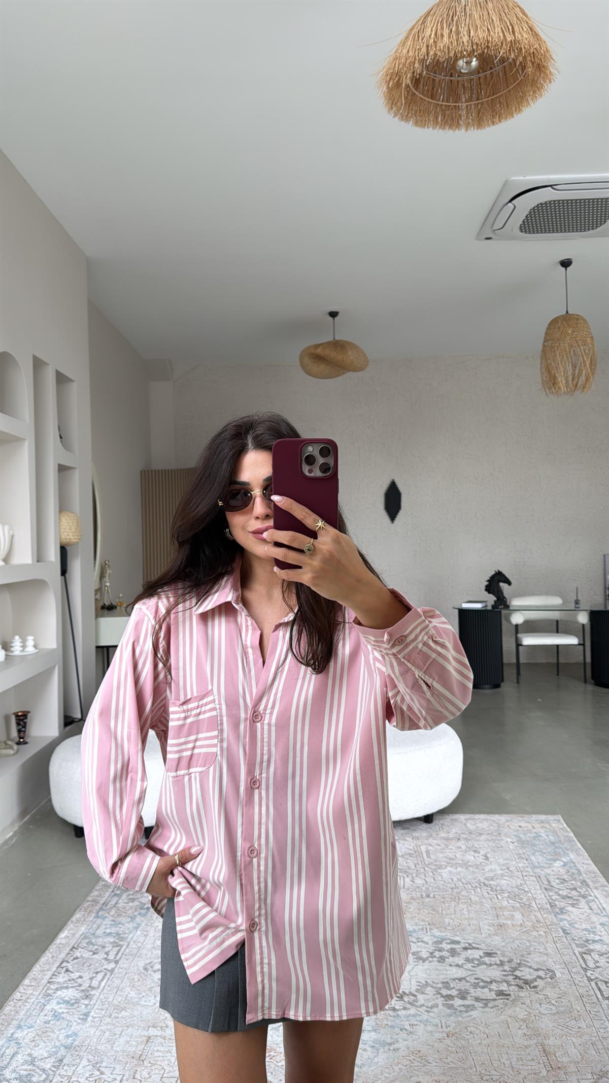 Pembe Çizgili Gömlek