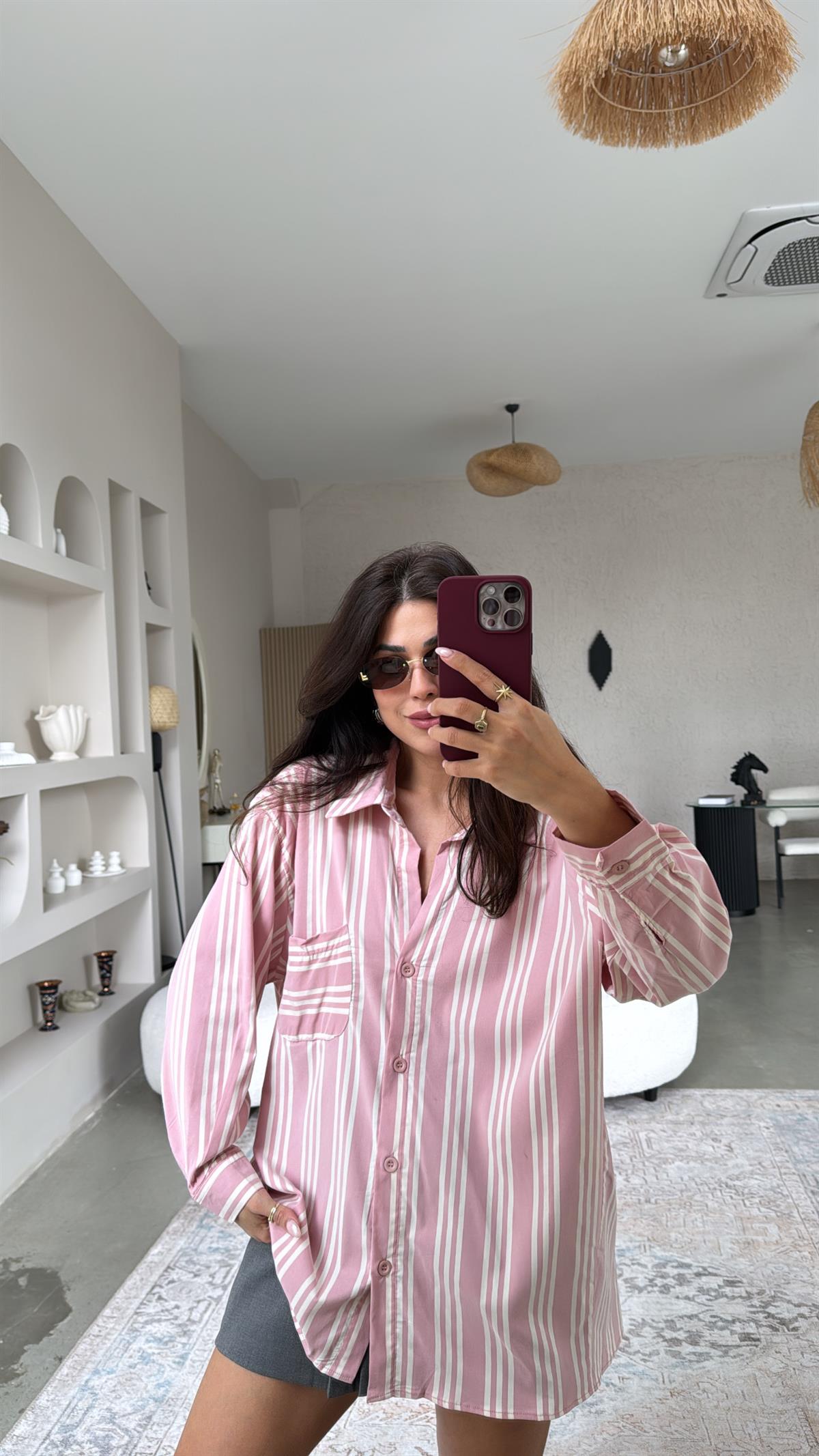 Pembe Çizgili Gömlek