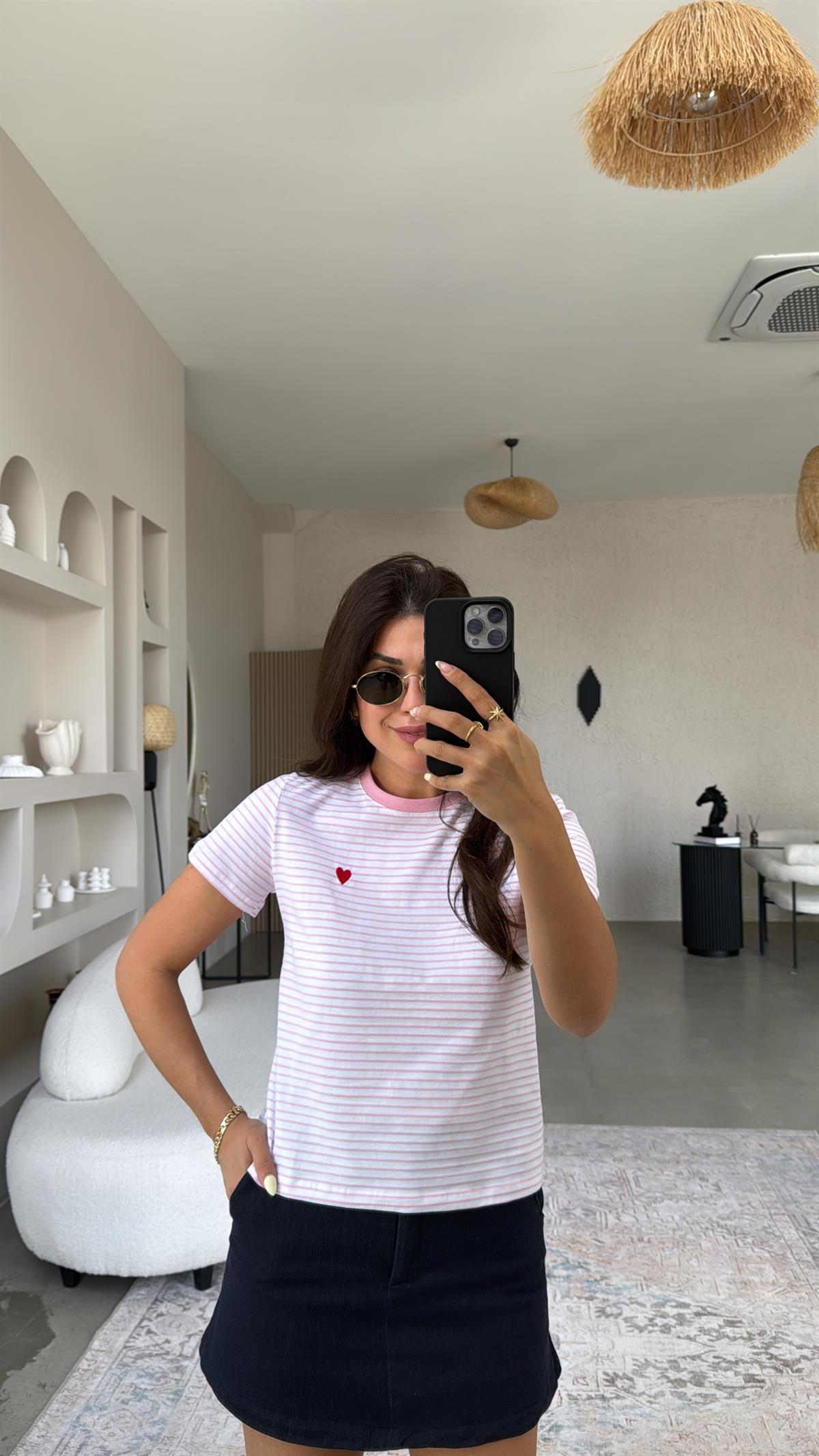 Pembe Çizgili Kalp Nakışlı Tshirt