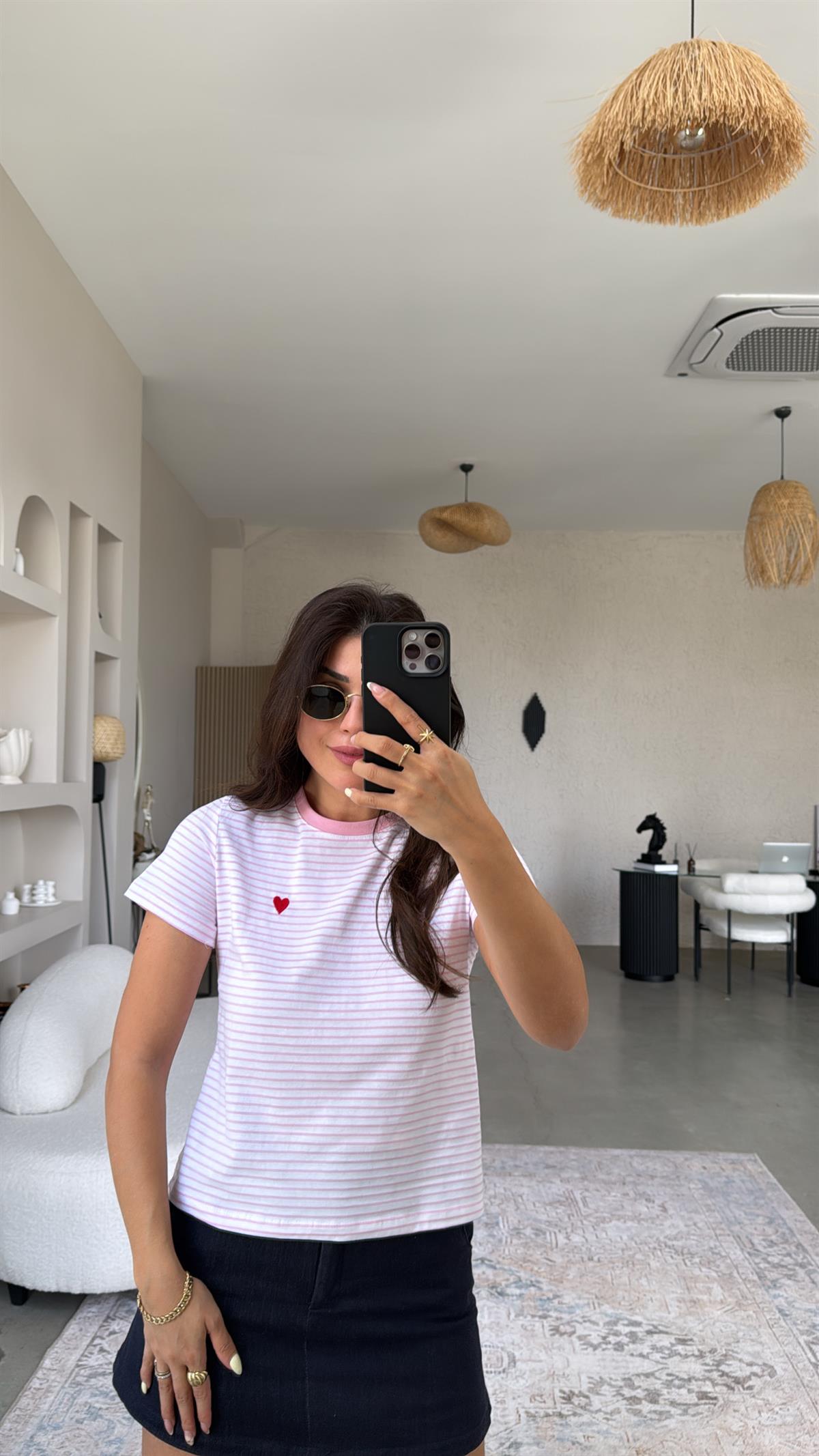 Pembe Çizgili Kalp Nakışlı Tshirt