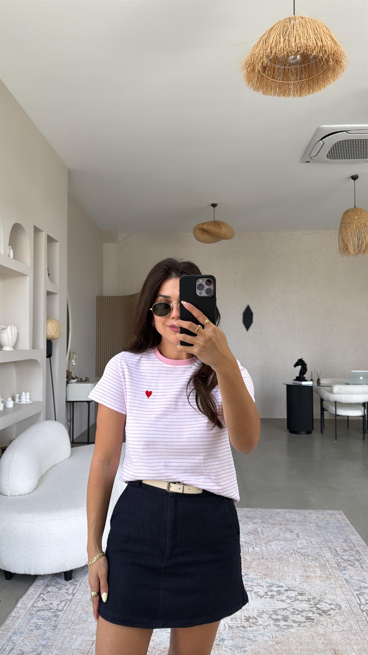 Pembe Çizgili Kalp Nakışlı Tshirt