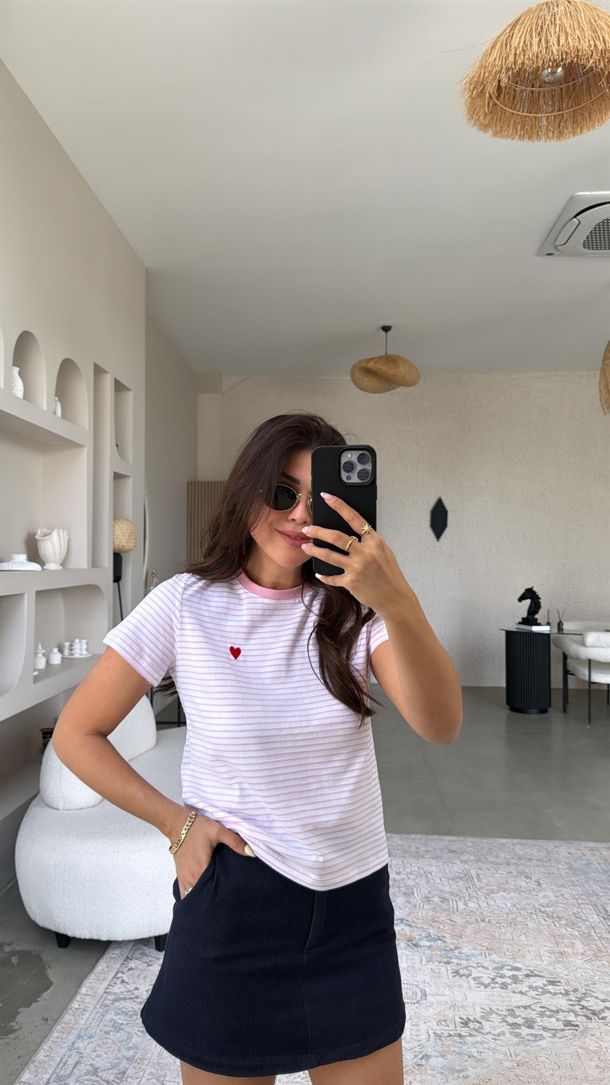 Pembe Çizgili Kalp Nakışlı Tshirt