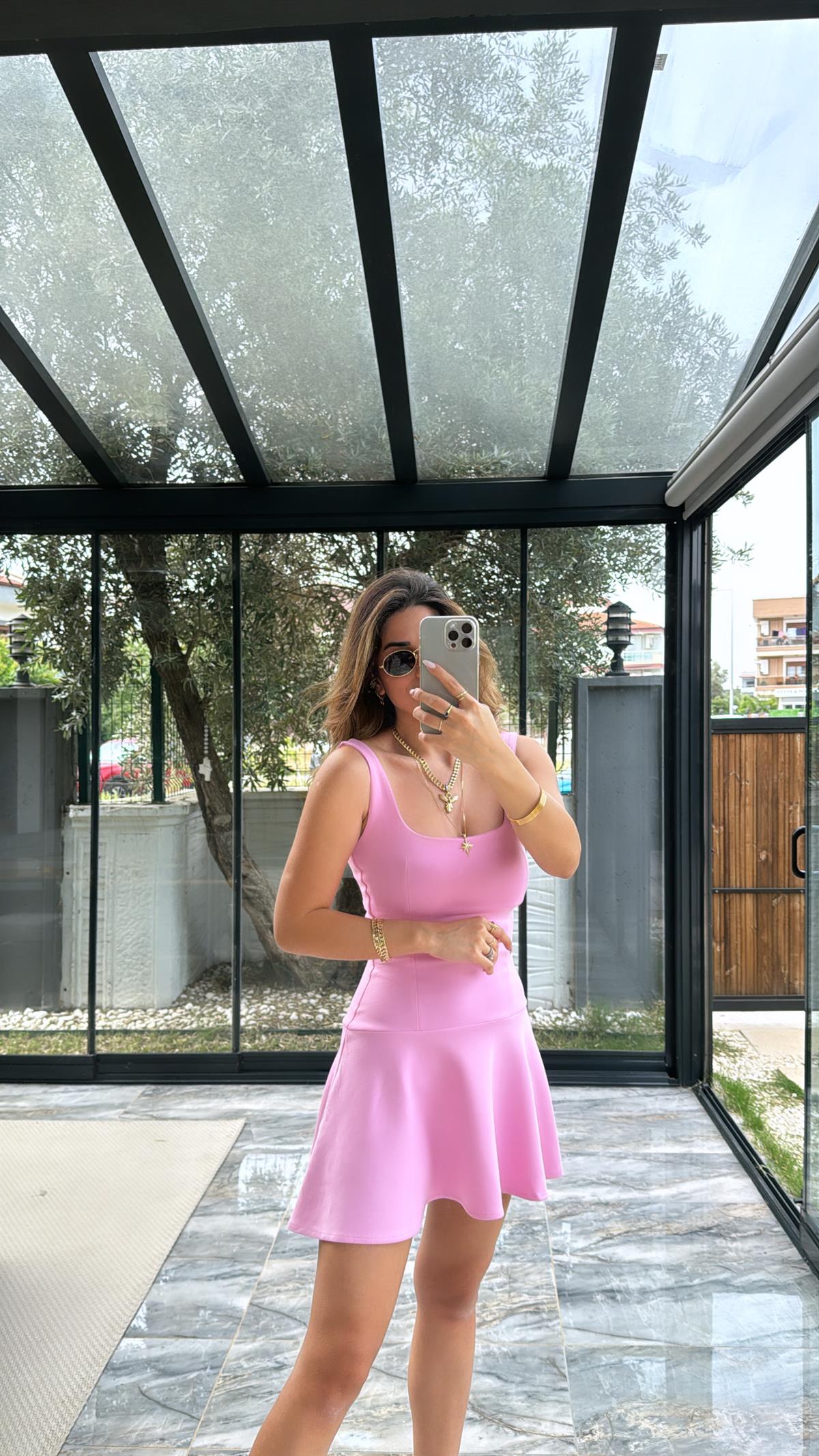 Pembe Eteği Volanlı Elbise