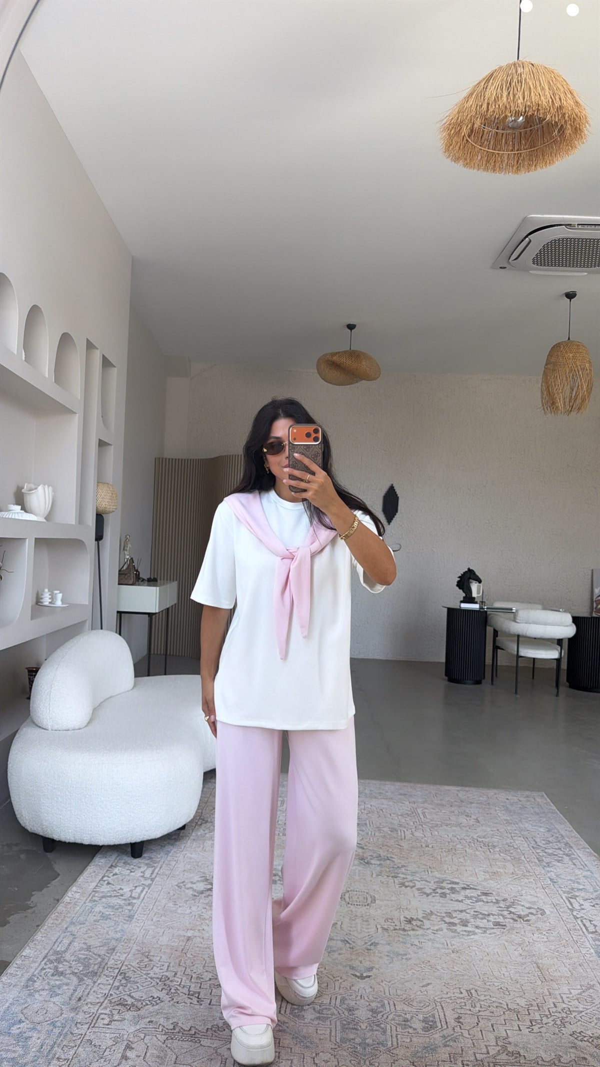 Pembe Fularlı Modal Takım