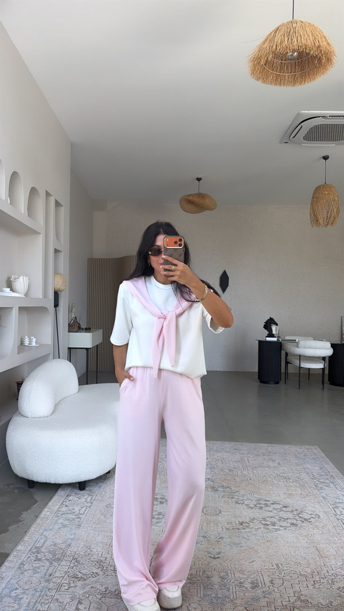 Pembe Fularlı Modal Takım