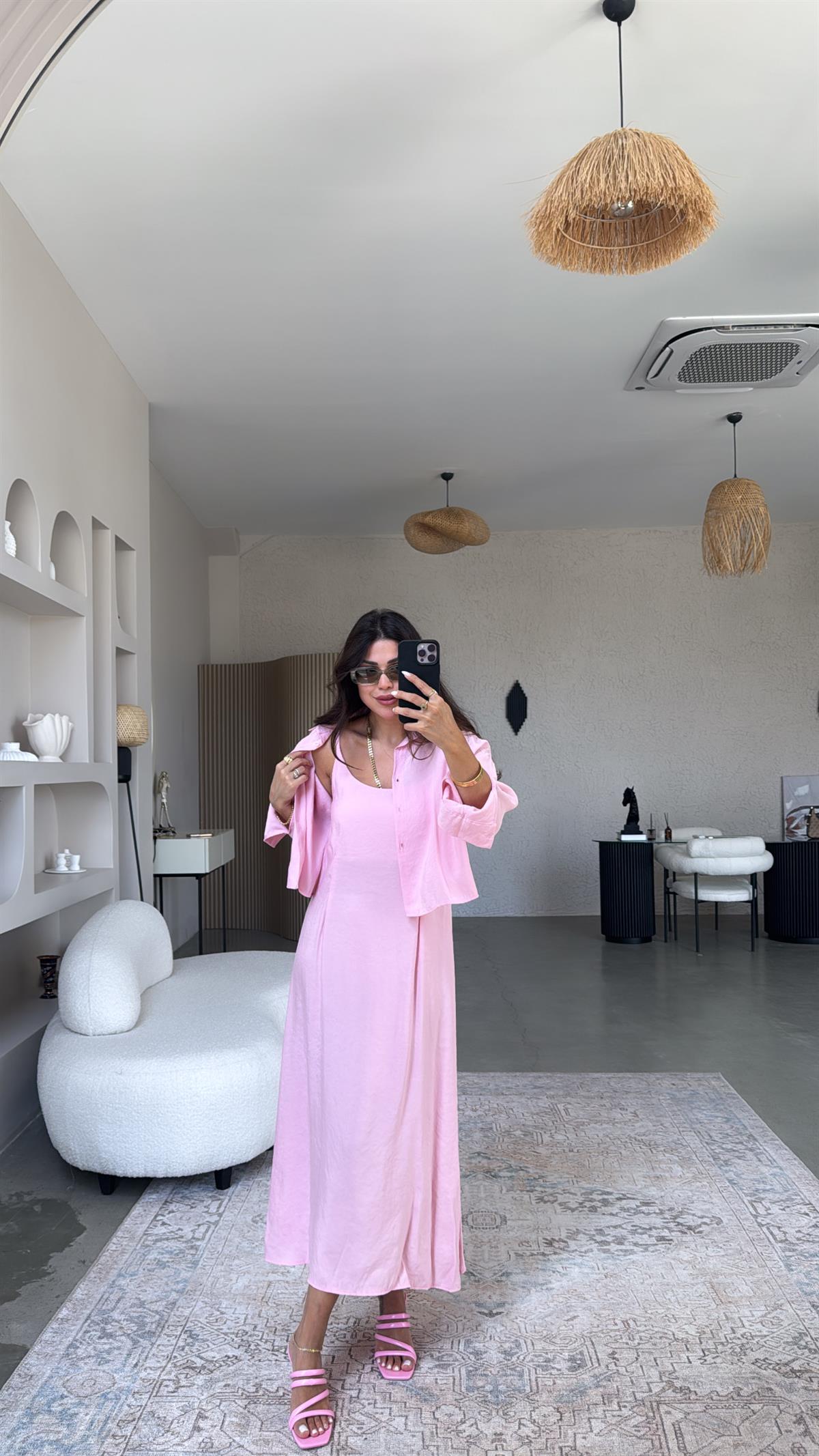 Pembe Gömlekli Askılı Tensel Elbise