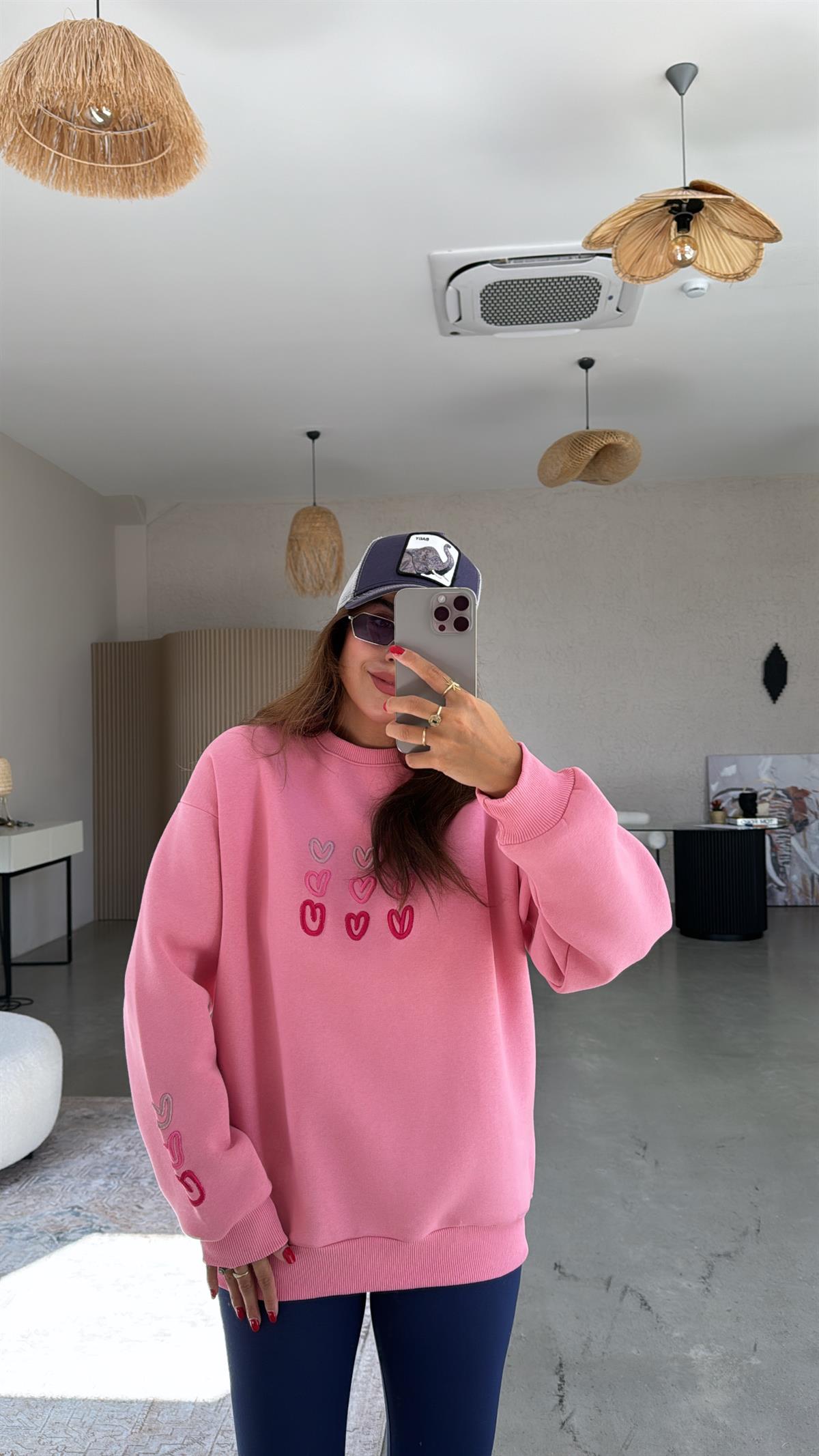 Pembe Kalp Nakışlı Şardonlu Sweatshirt