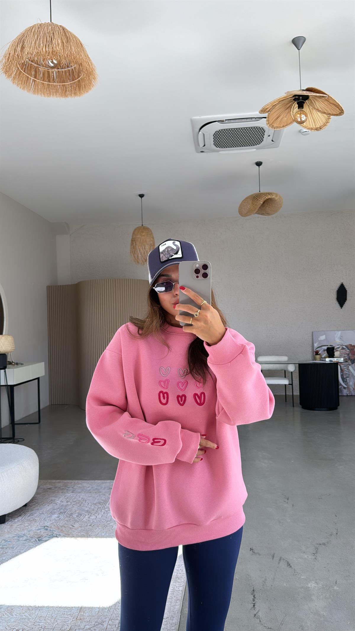 Pembe Kalp Nakışlı Şardonlu Sweatshirt