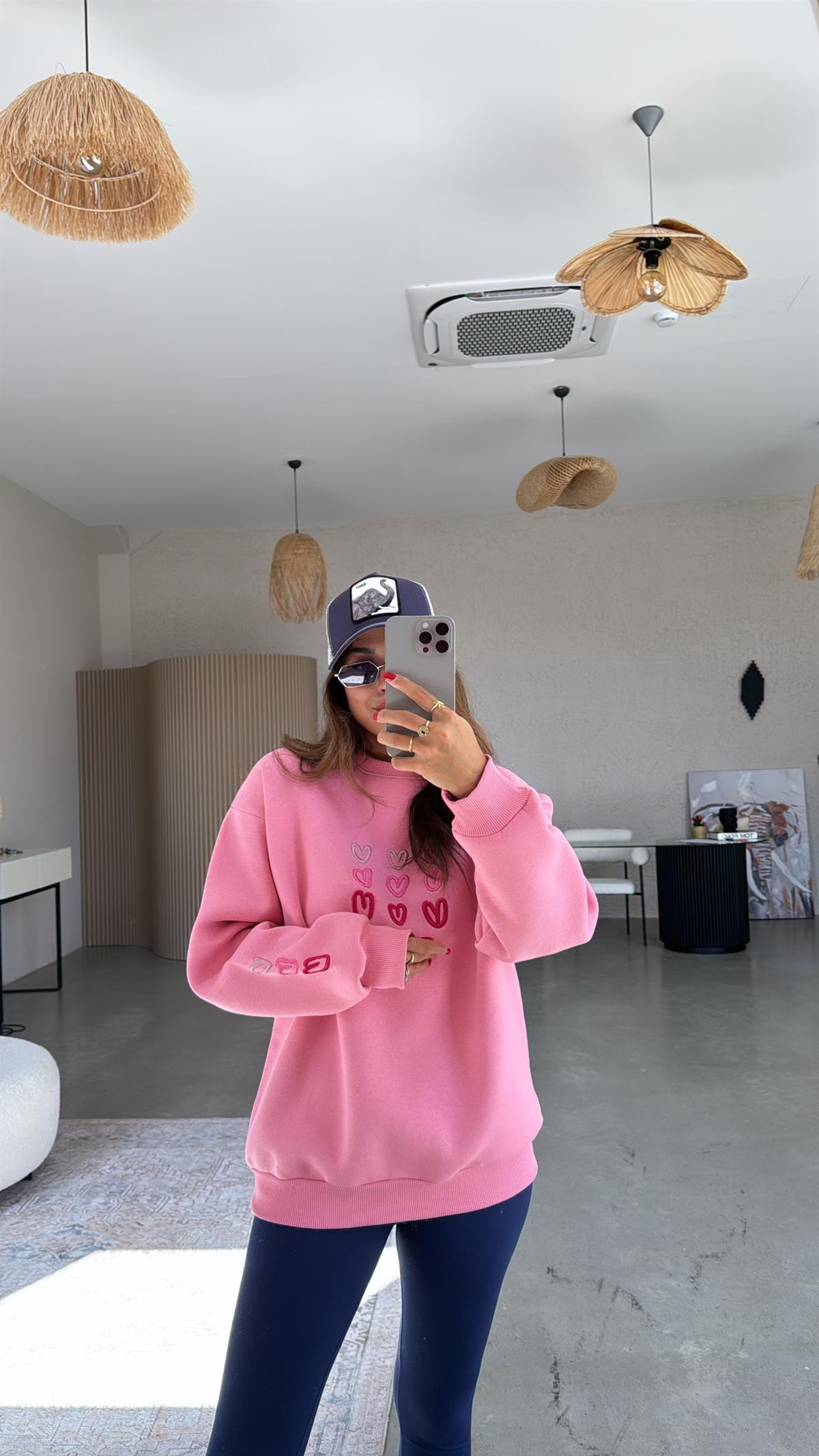 Pembe Kalp Nakışlı Şardonlu Sweatshirt