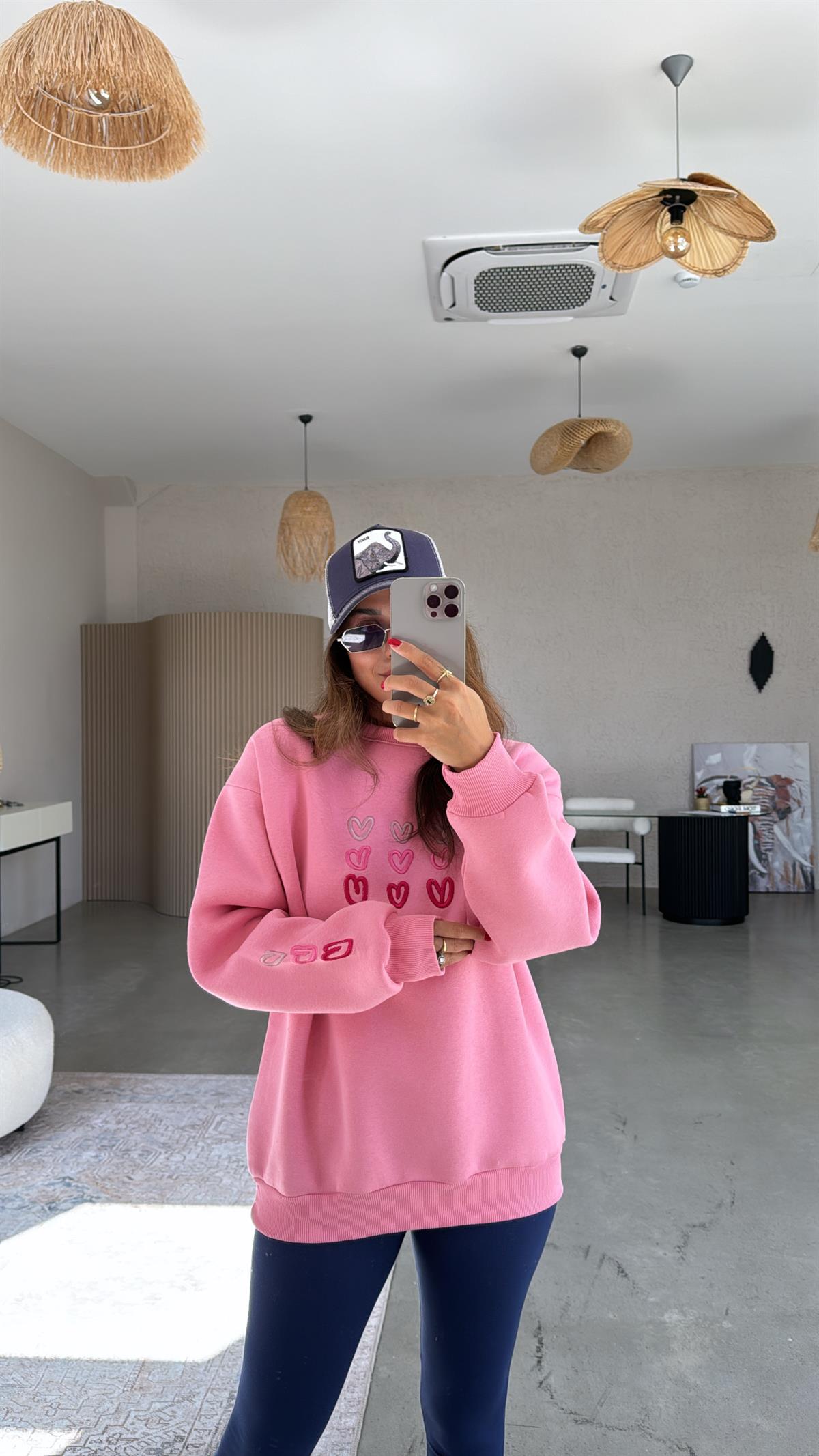Pembe Kalp Nakışlı Şardonlu Sweatshirt