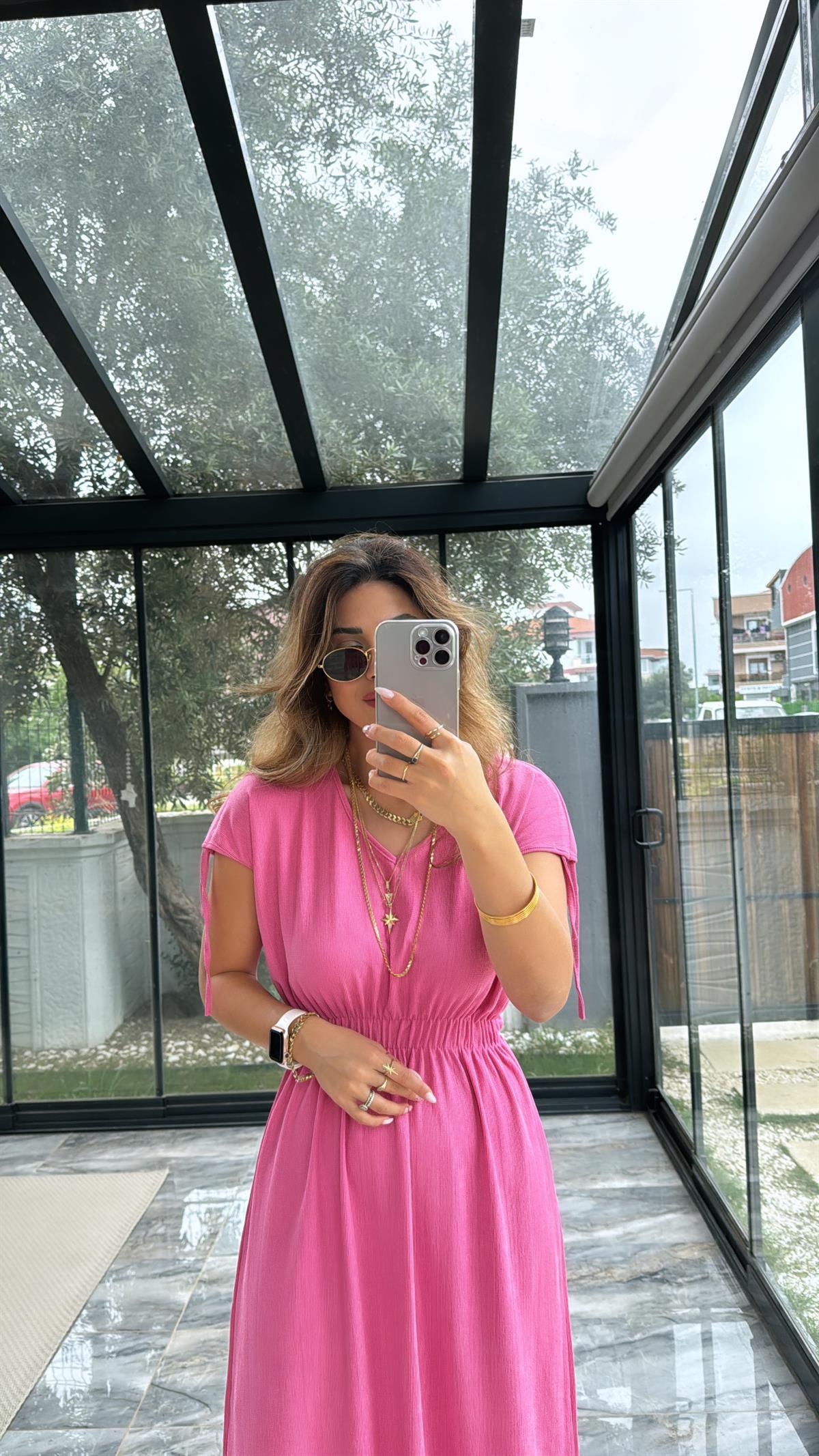 Pembe Omzu Büzgülü V Yaka Elbise