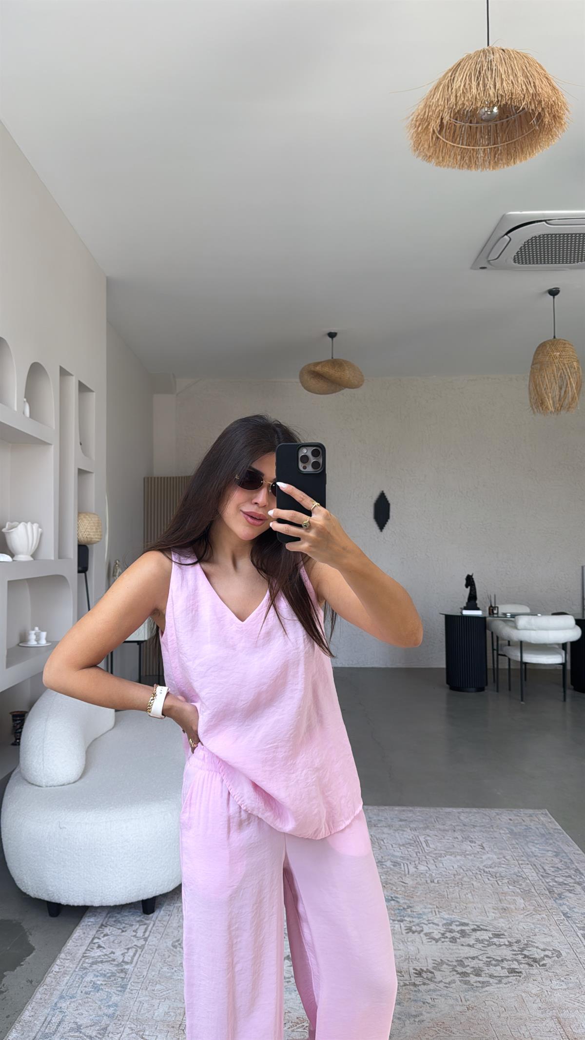 Pembe V Yaka Bol Paça Takım