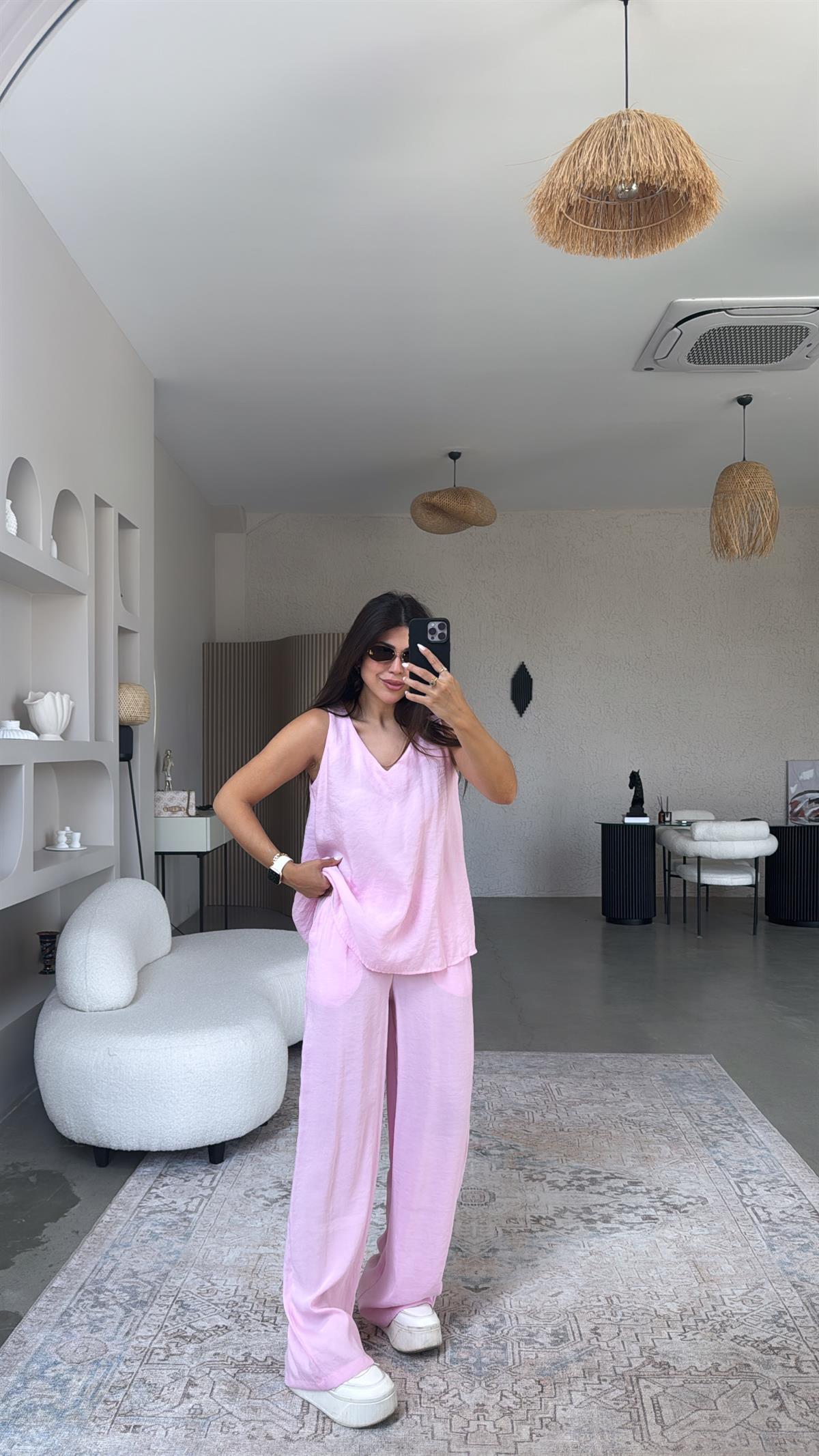 Pembe V Yaka Bol Paça Takım