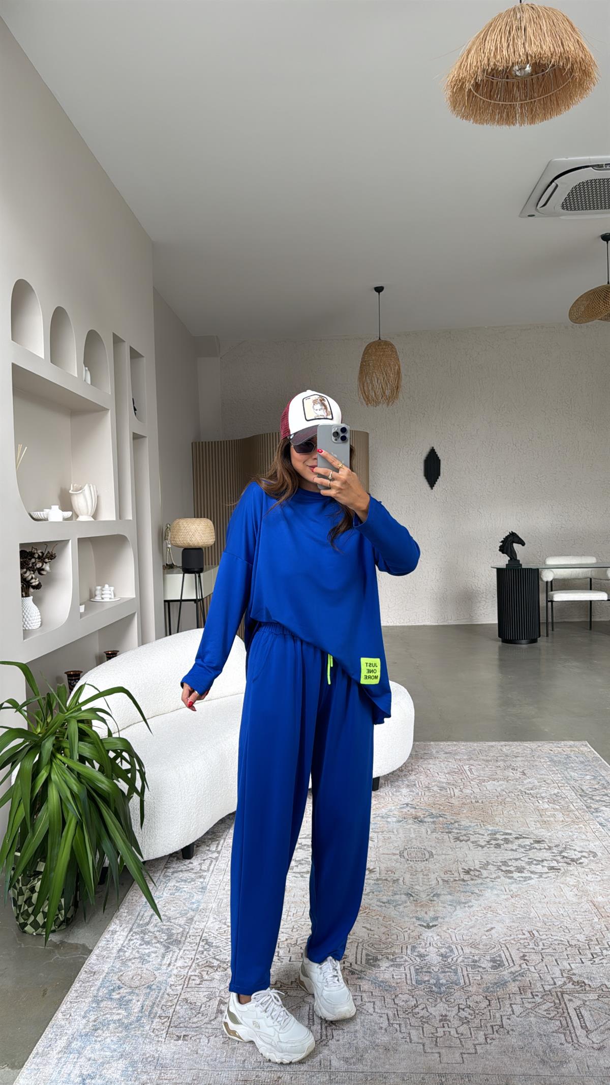 Saks Mavi Etiket Detaylı Takım