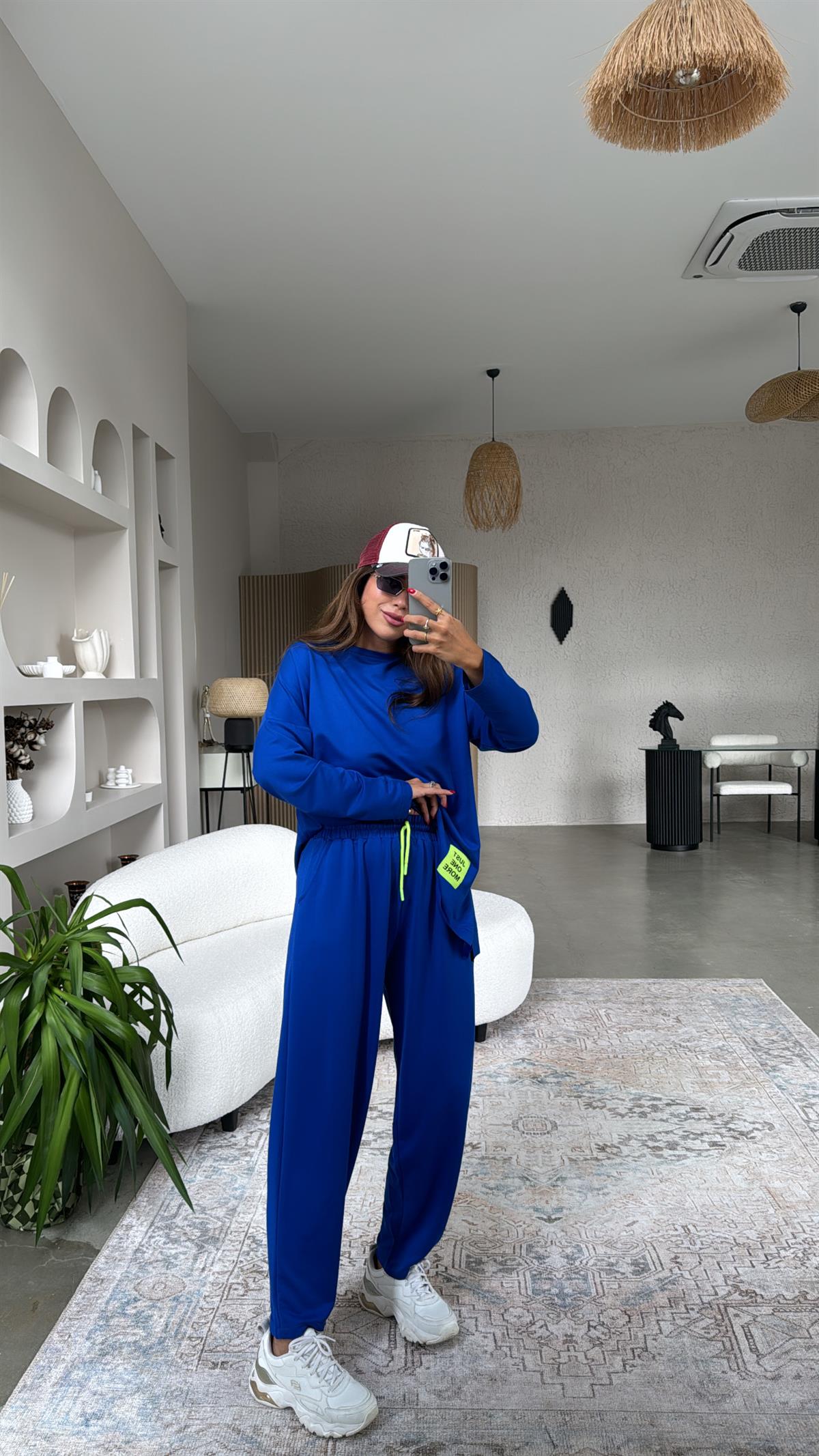 Saks Mavi Etiket Detaylı Takım