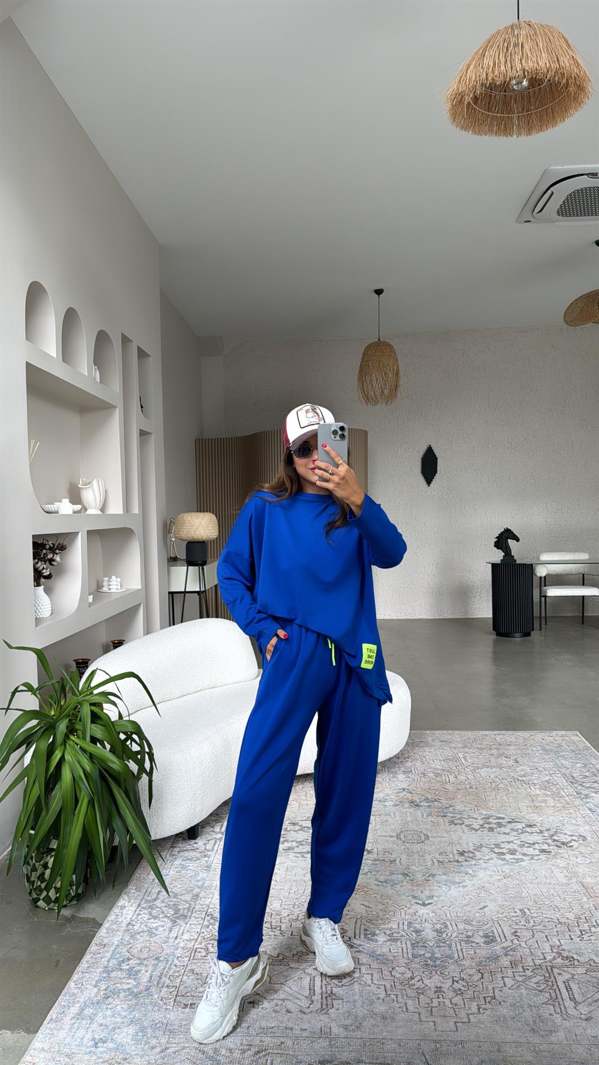 Saks Mavi Etiket Detaylı Takım