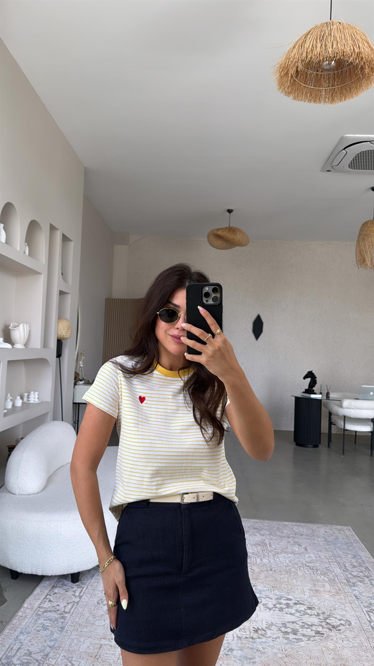 Sarı Çizgili Kalp Nakışlı Tshirt