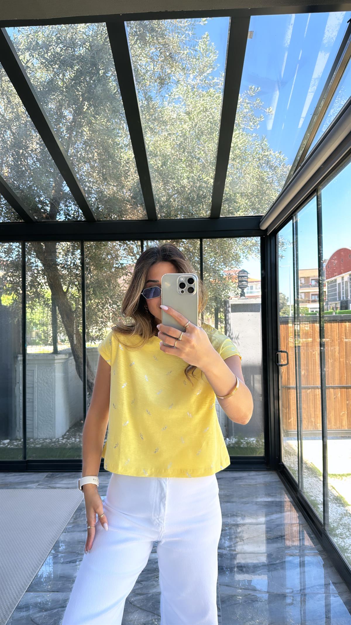 Sarı Gümüş Çiçek Baskılı Duble Kol Basic Tshirt