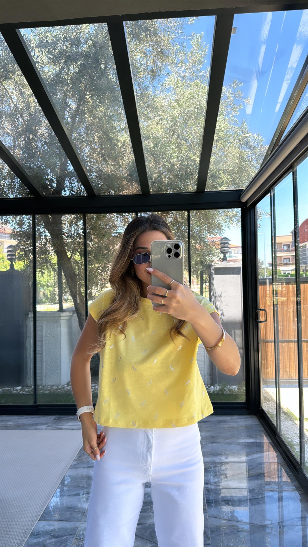 Sarı Gümüş Çiçek Baskılı Duble Kol Basic Tshirt