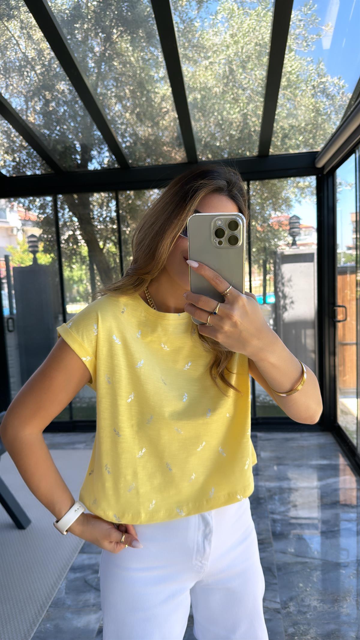 Sarı Gümüş Çiçek Baskılı Duble Kol Basic Tshirt