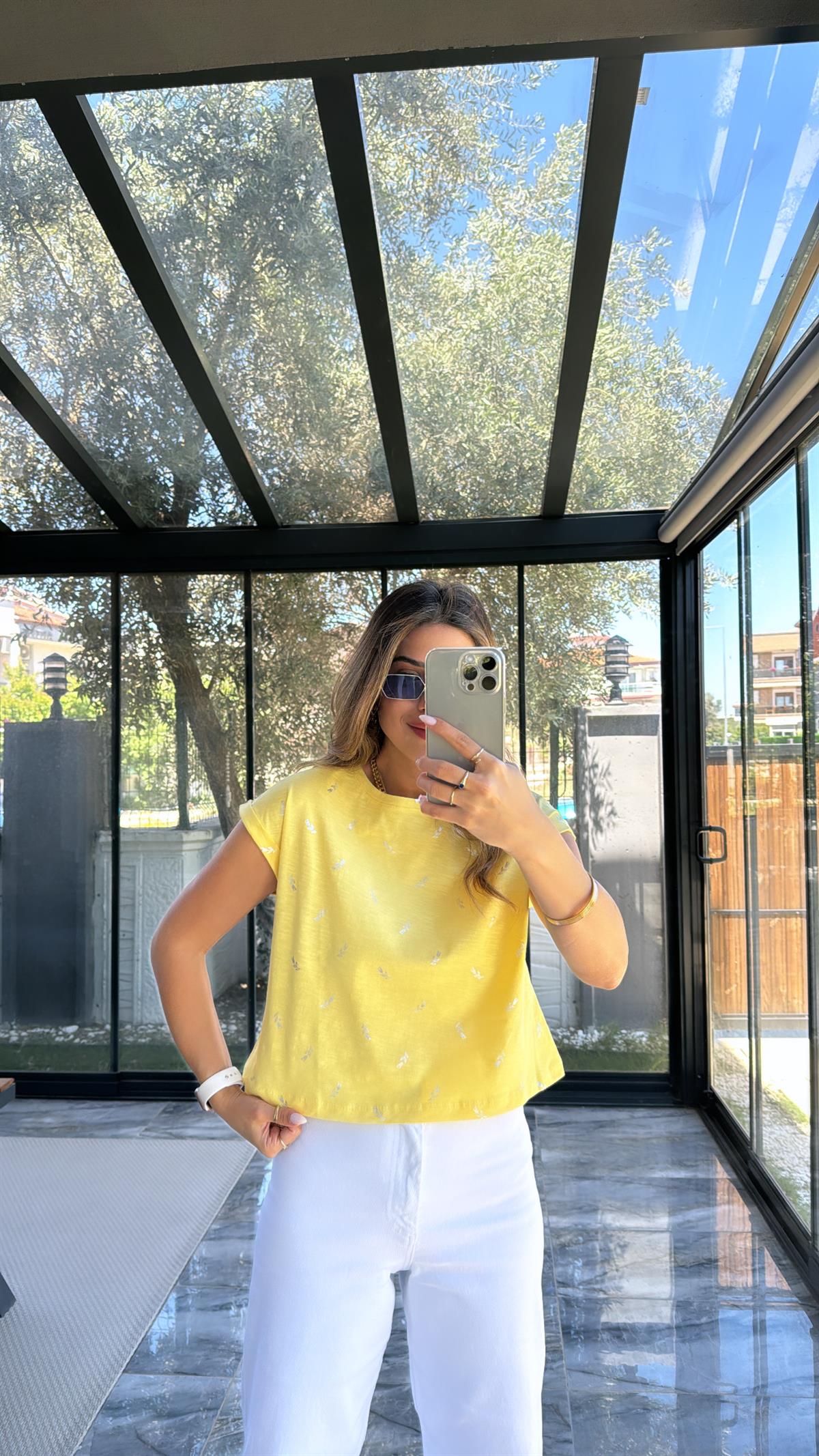 Sarı Gümüş Çiçek Baskılı Duble Kol Basic Tshirt