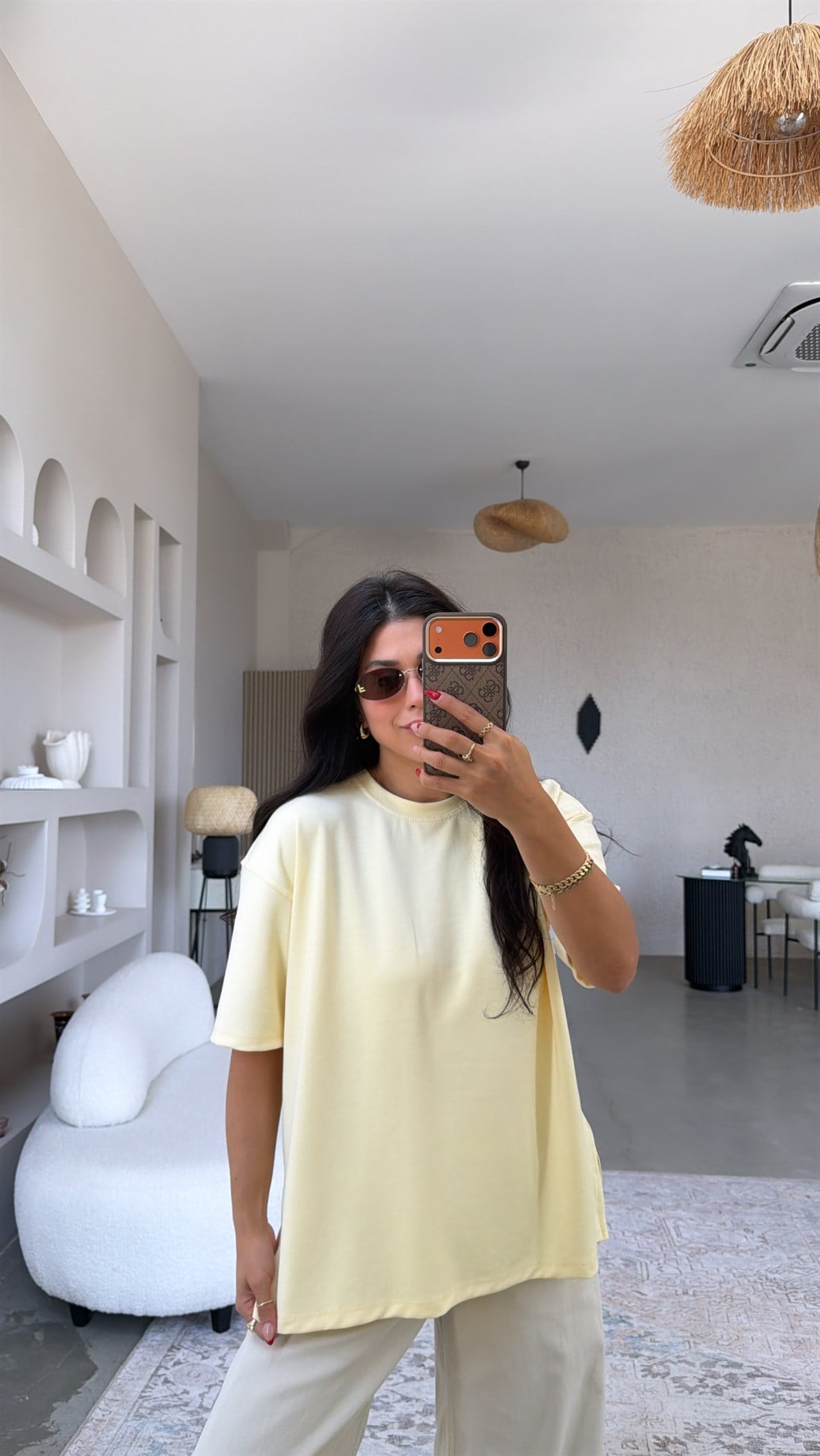 Sarı Yanı Minik Yırtmaçlı Oversize Modal Tshirt