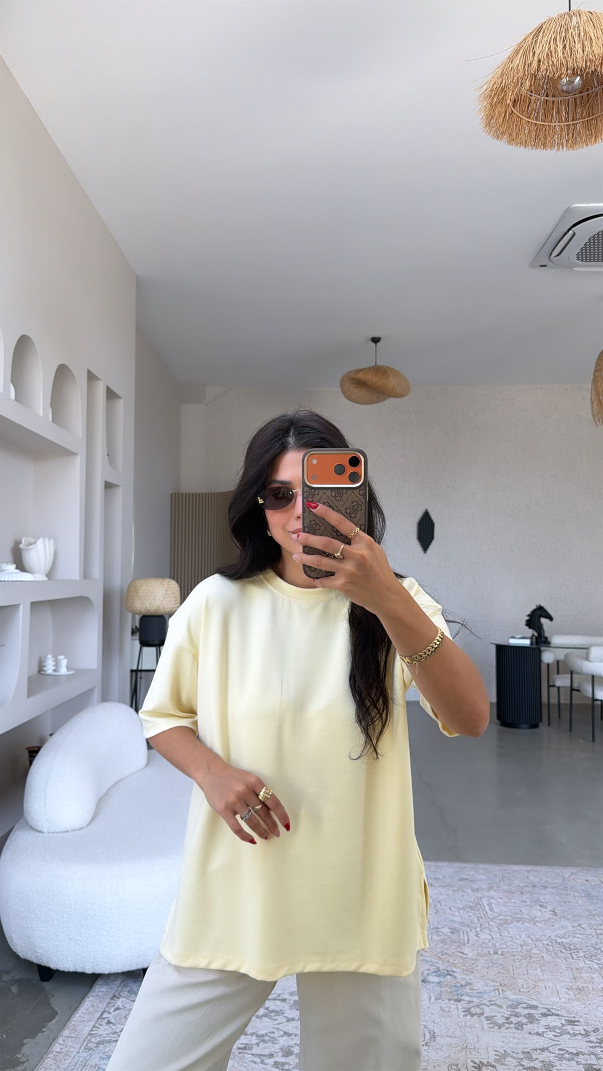 Sarı Yanı Minik Yırtmaçlı Oversize Modal Tshirt