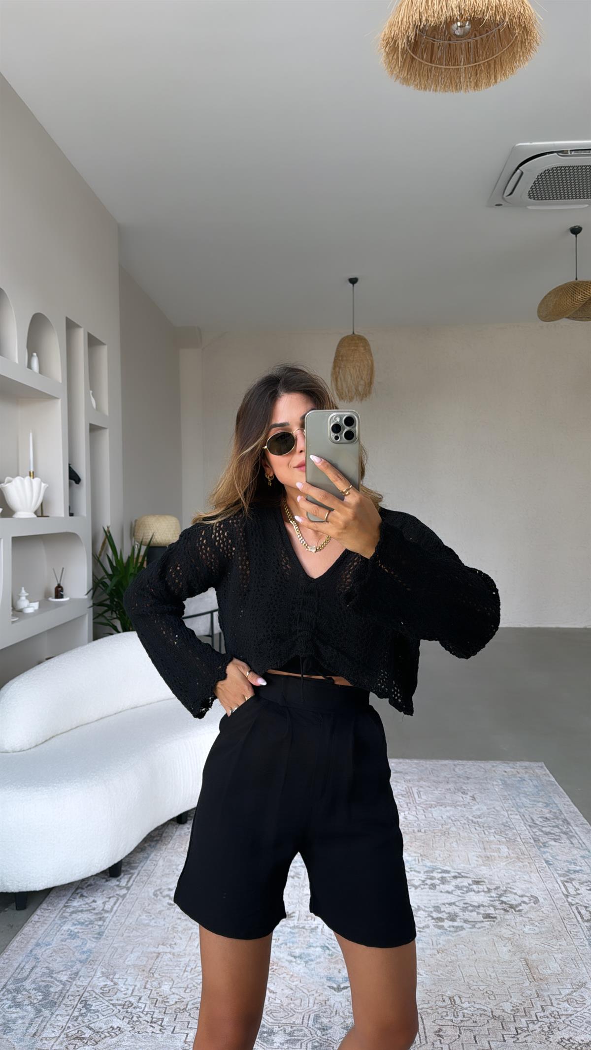 Siyah Ajurlu Büzgülü Crop Triko