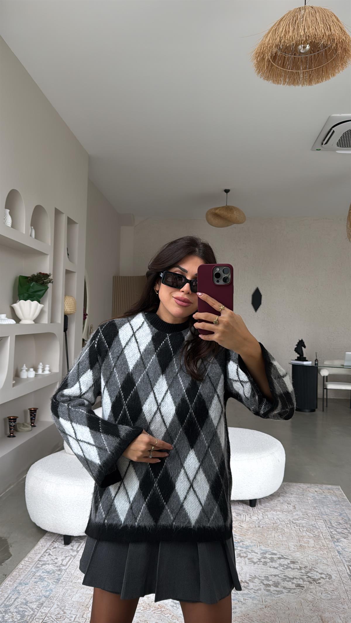 Siyah Baklava Desenli Massi Kazak