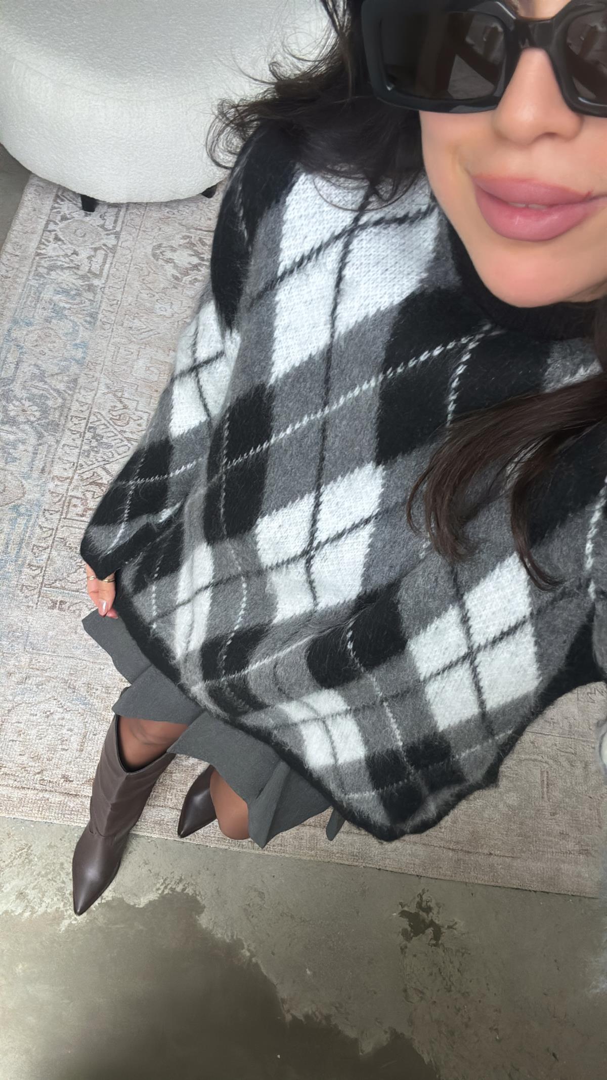 Siyah Baklava Desenli Massi Kazak