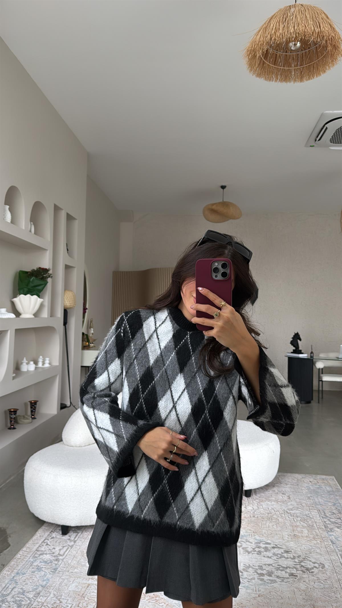 Siyah Baklava Desenli Massi Kazak