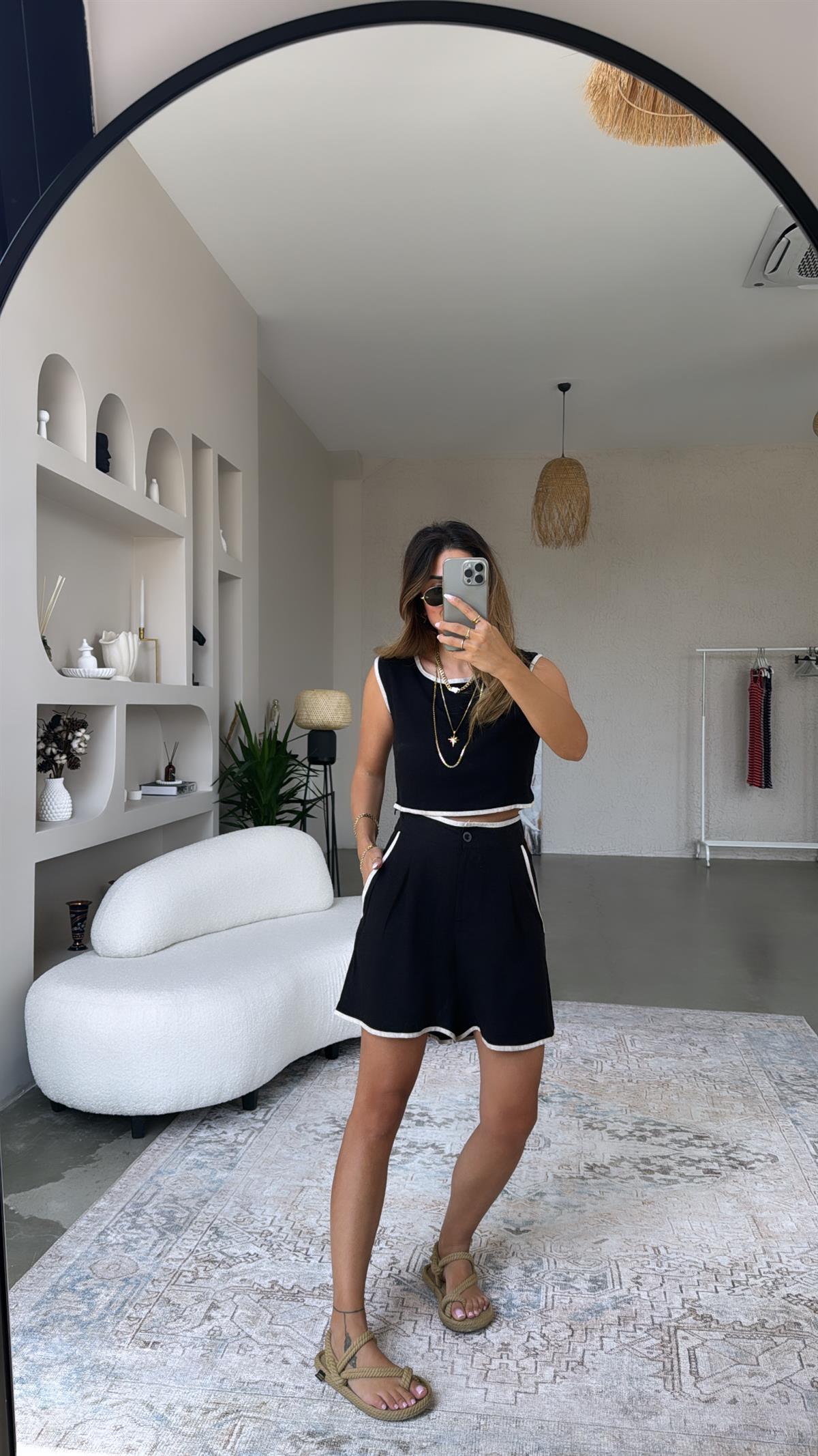 Siyah Bej Biyeli Keten Şortlu Takım