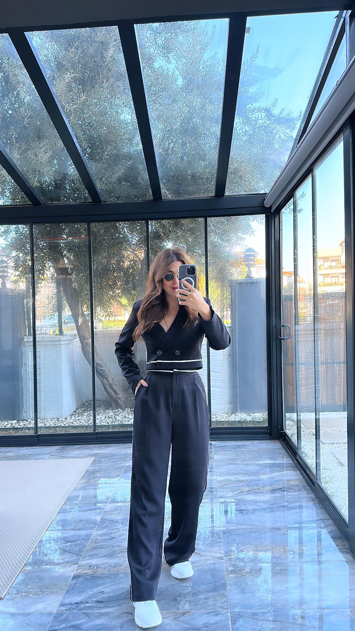 Siyah Beyaz Biyeli Takım